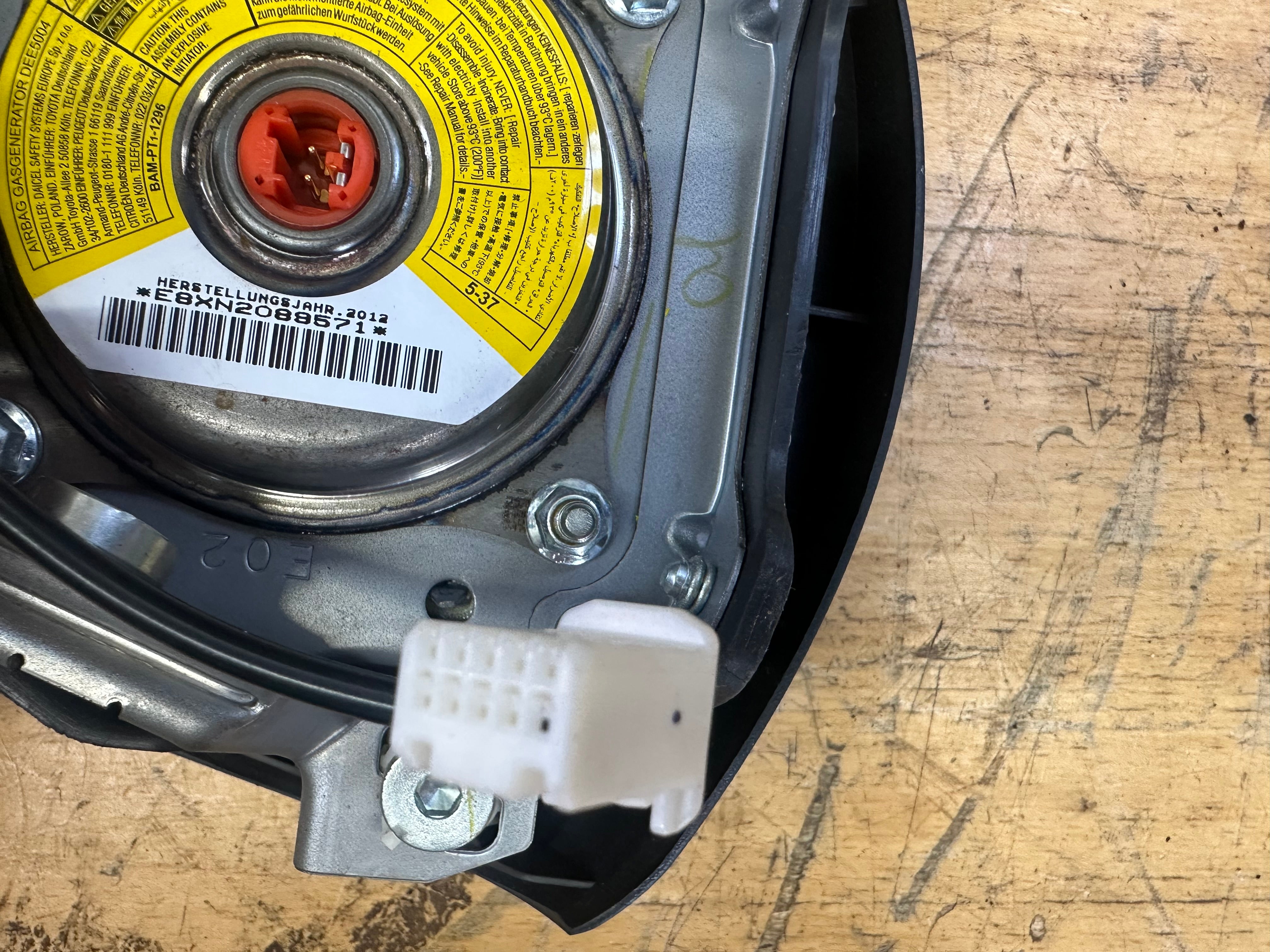 Toyota Aygo 2012 Steering Wheel Aiir bag (E8XN2088571)