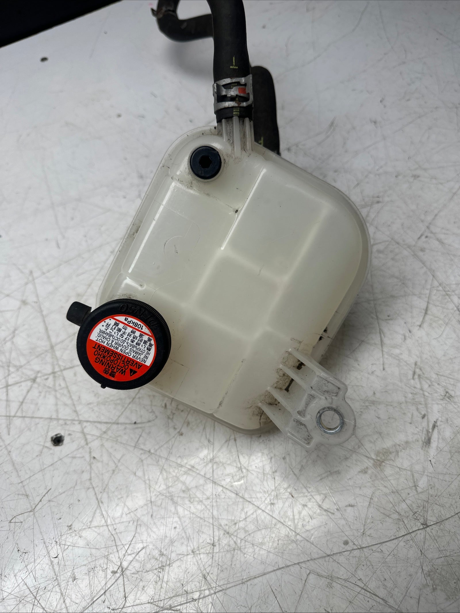 Toyota C-HR 2016-21 1.8 Hybrid Radiator Expansion Coolant Tank