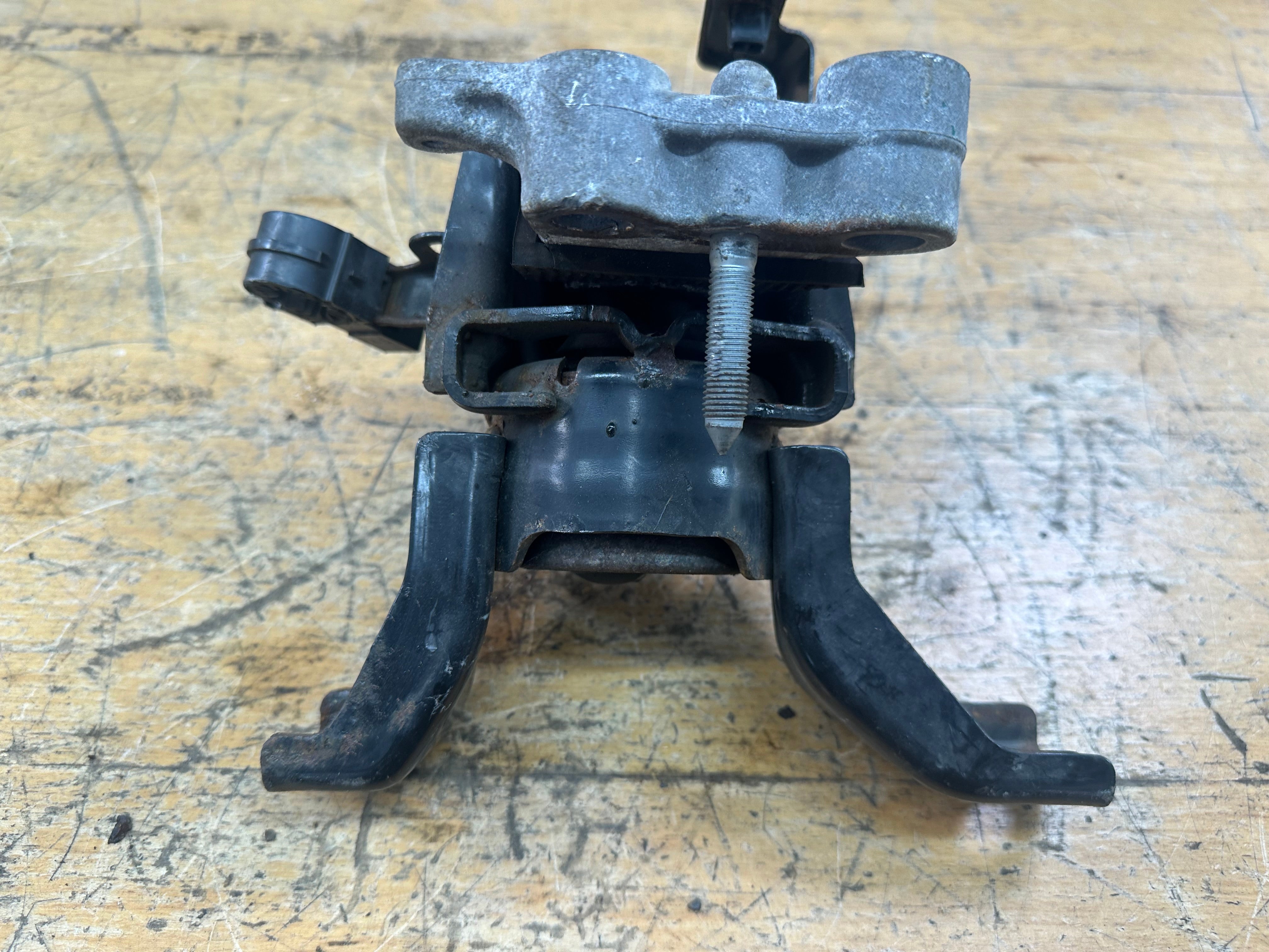 Toyota Auris 2016 Hybrid Engine Support Mount