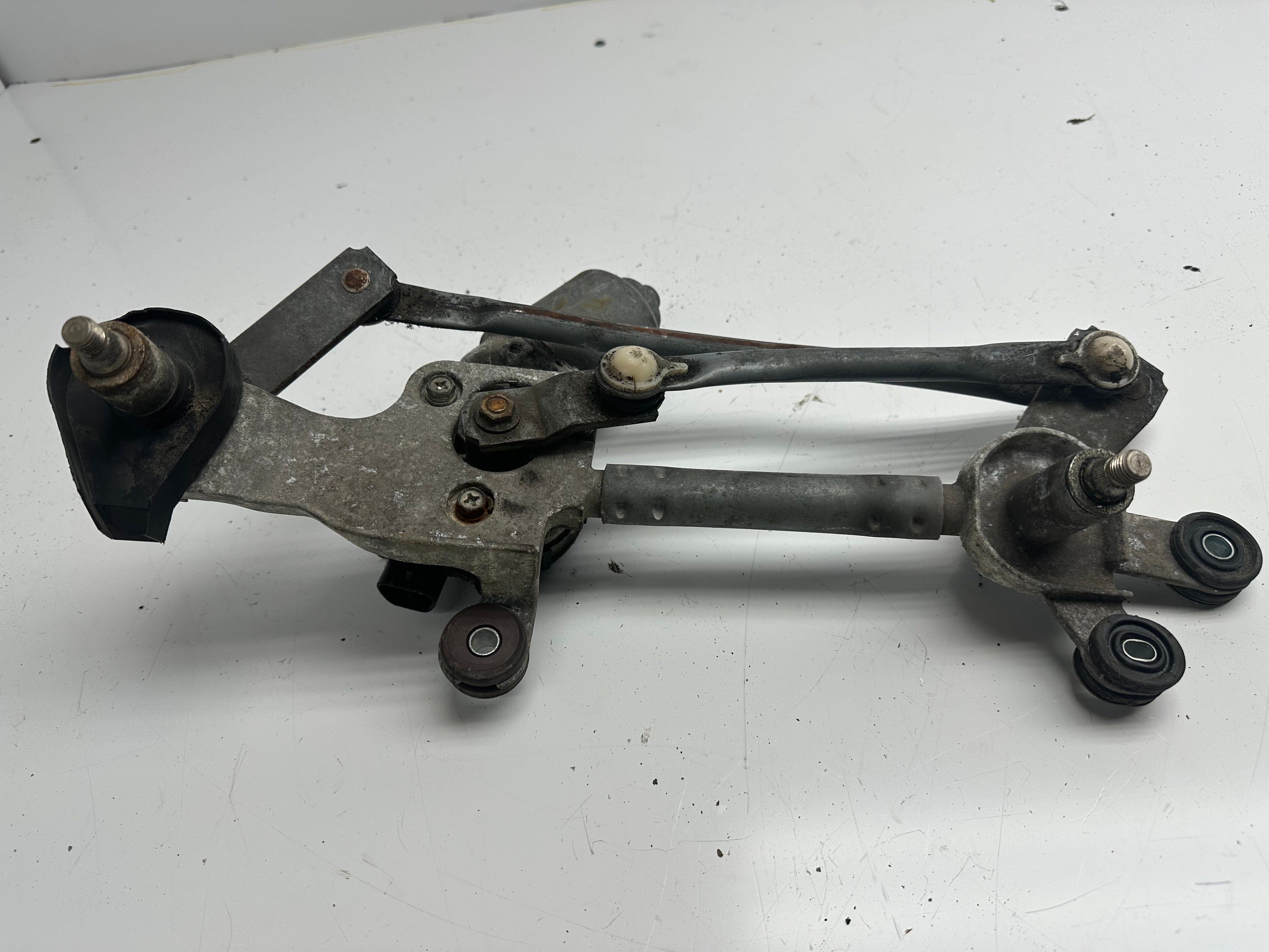 Honda Jazz 2009 Front Wiper Motor & Linkage (76505TF0004) (159300-1870)