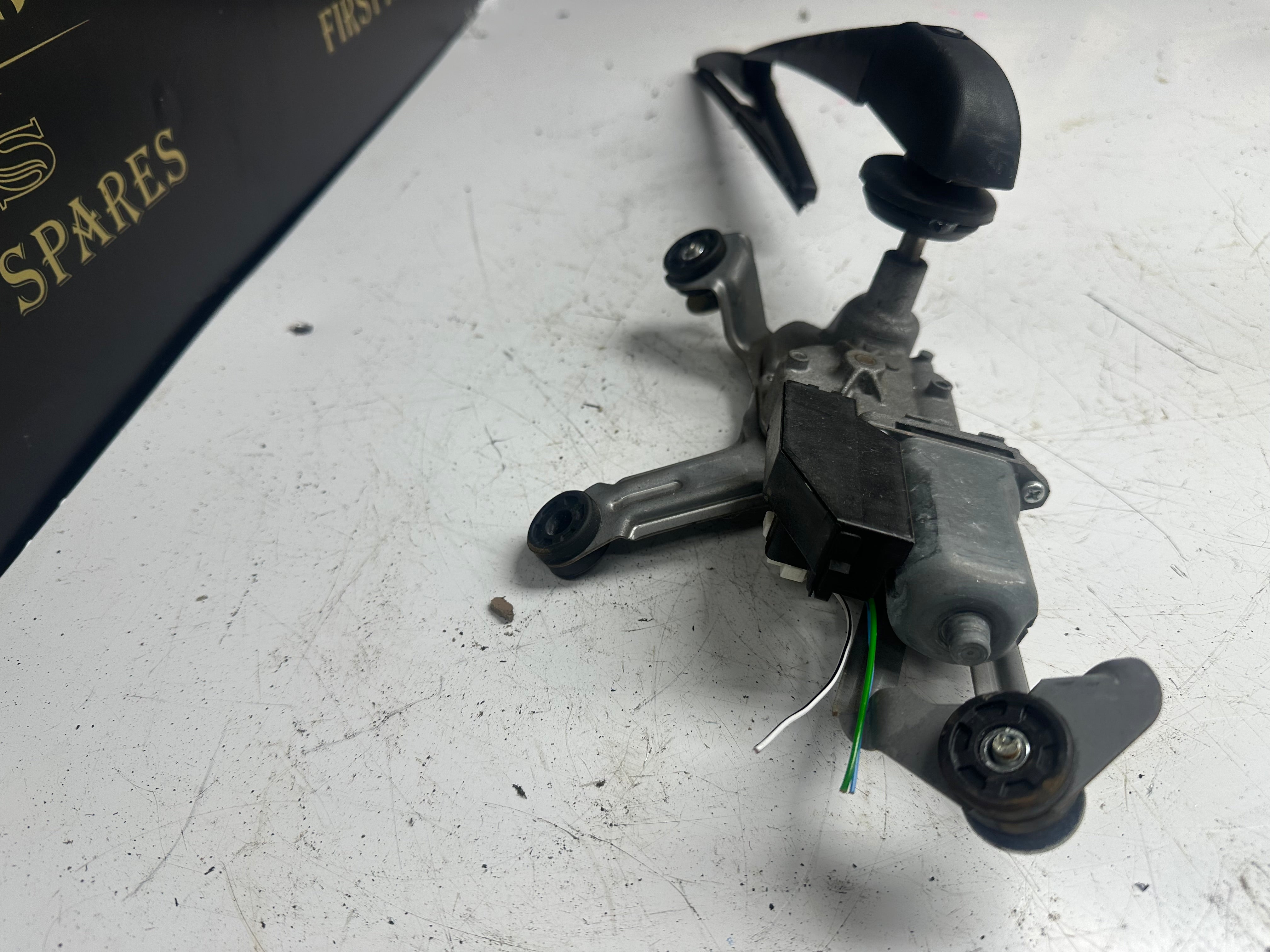 Toyota Yaris Rear Wiper Motor with Wiper (85130-K0040)