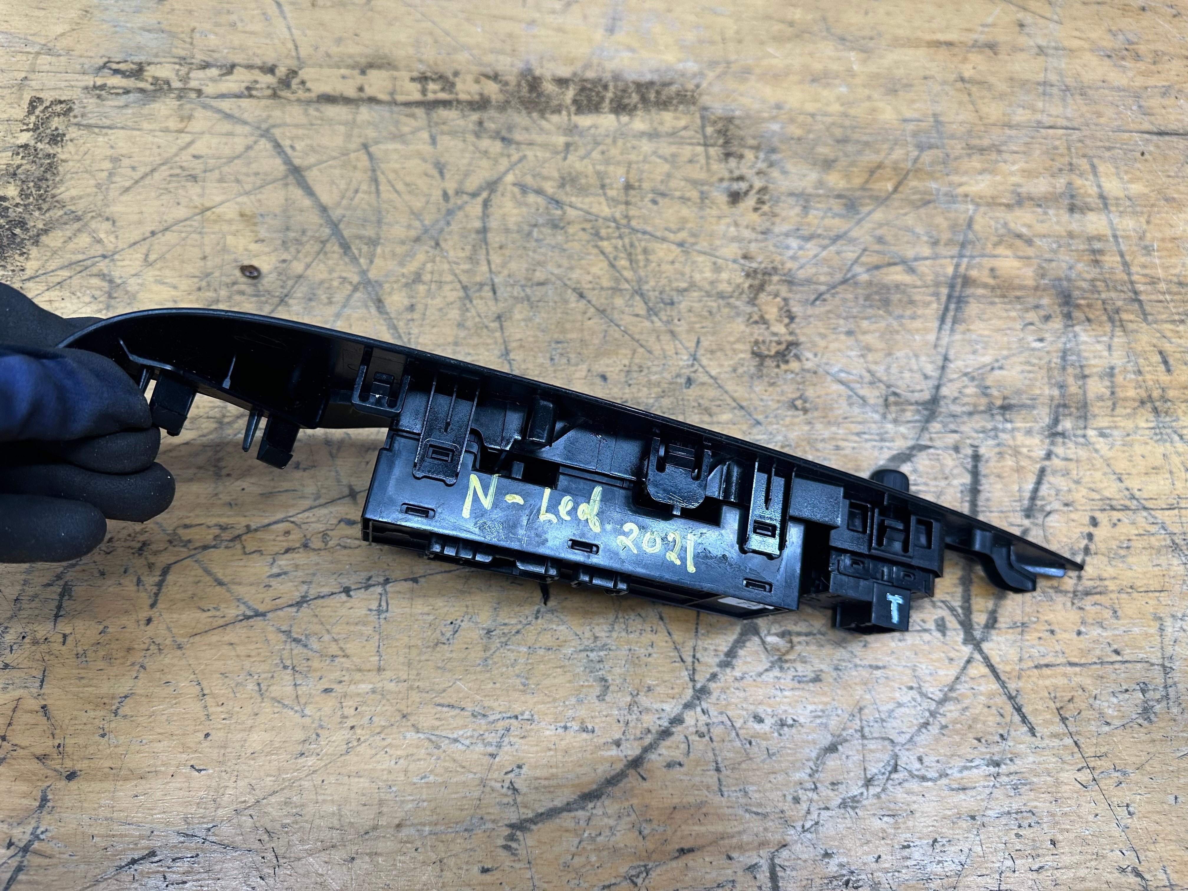 Nissan Leaf 2021 Front Right Door Window Switch (80960 3NM0A) (25401 5SJ0A)