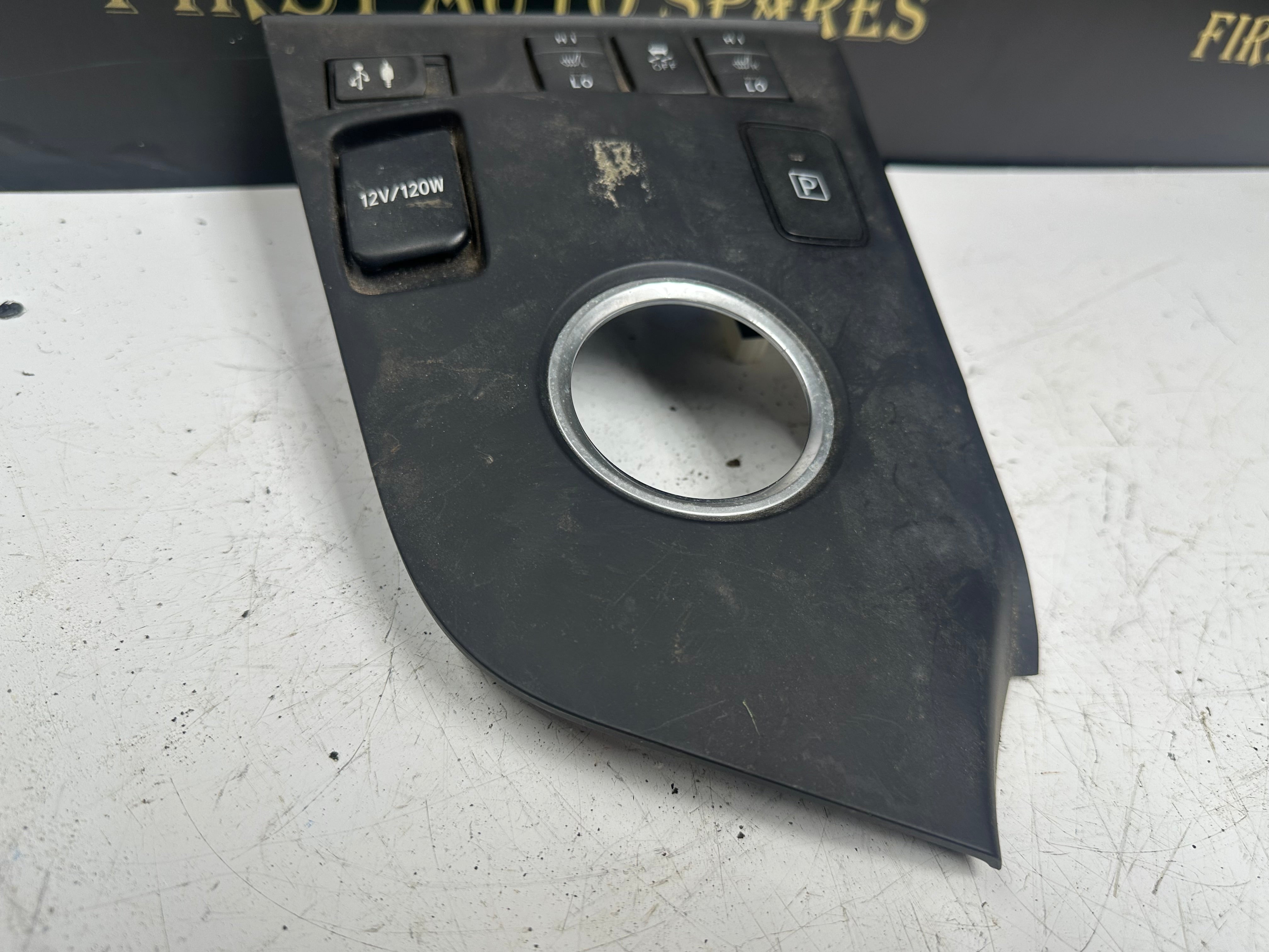 Toyota Auris 2015 1.8 Hybrid Excel Dash Plug Socket Trim (58821-02A10-B) (58844-02020-B)