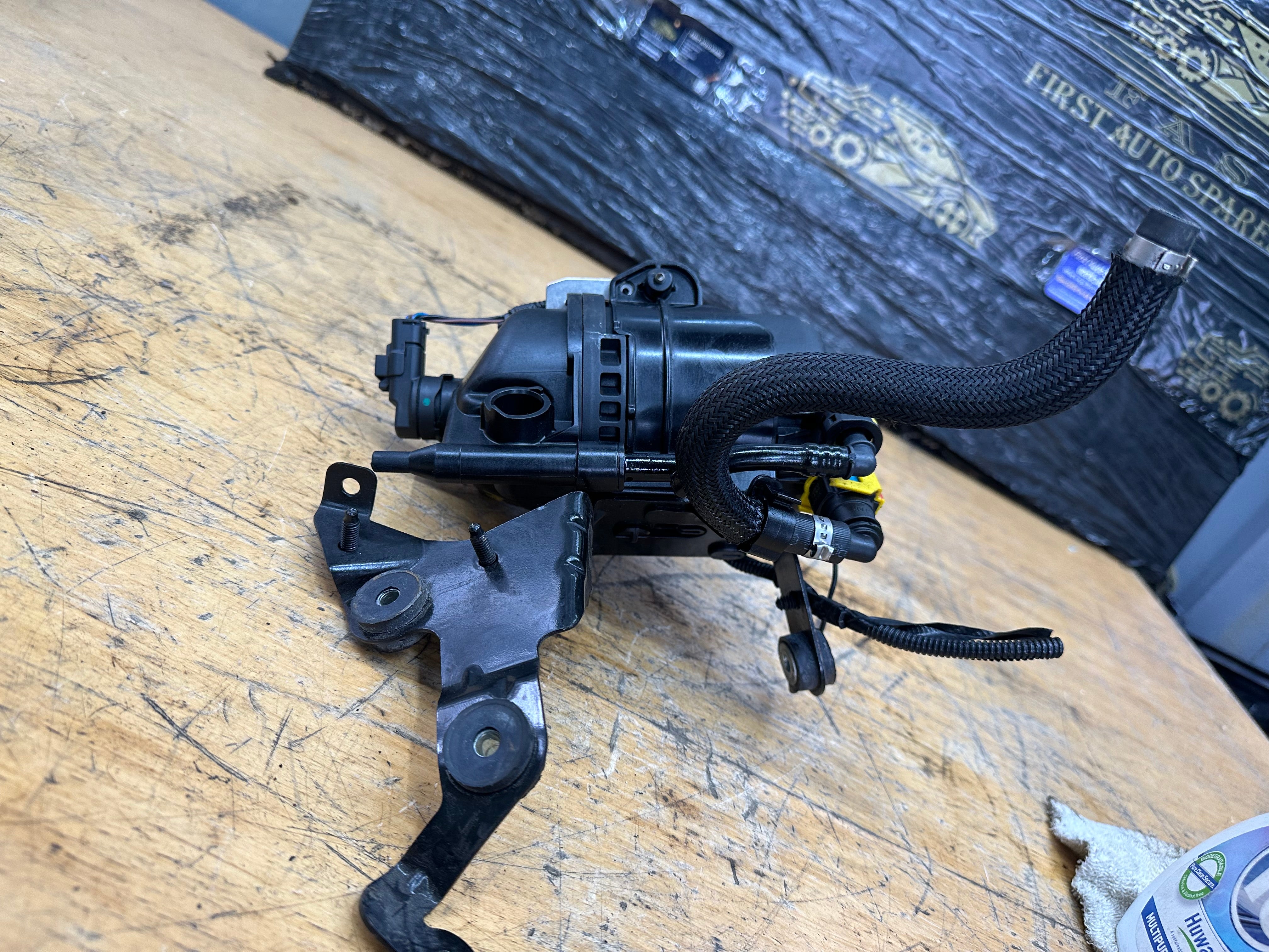 Jaguar F-Pace X761 2017–2021 2.0 Fuel Filter Housing (GX73-9D202-AE)