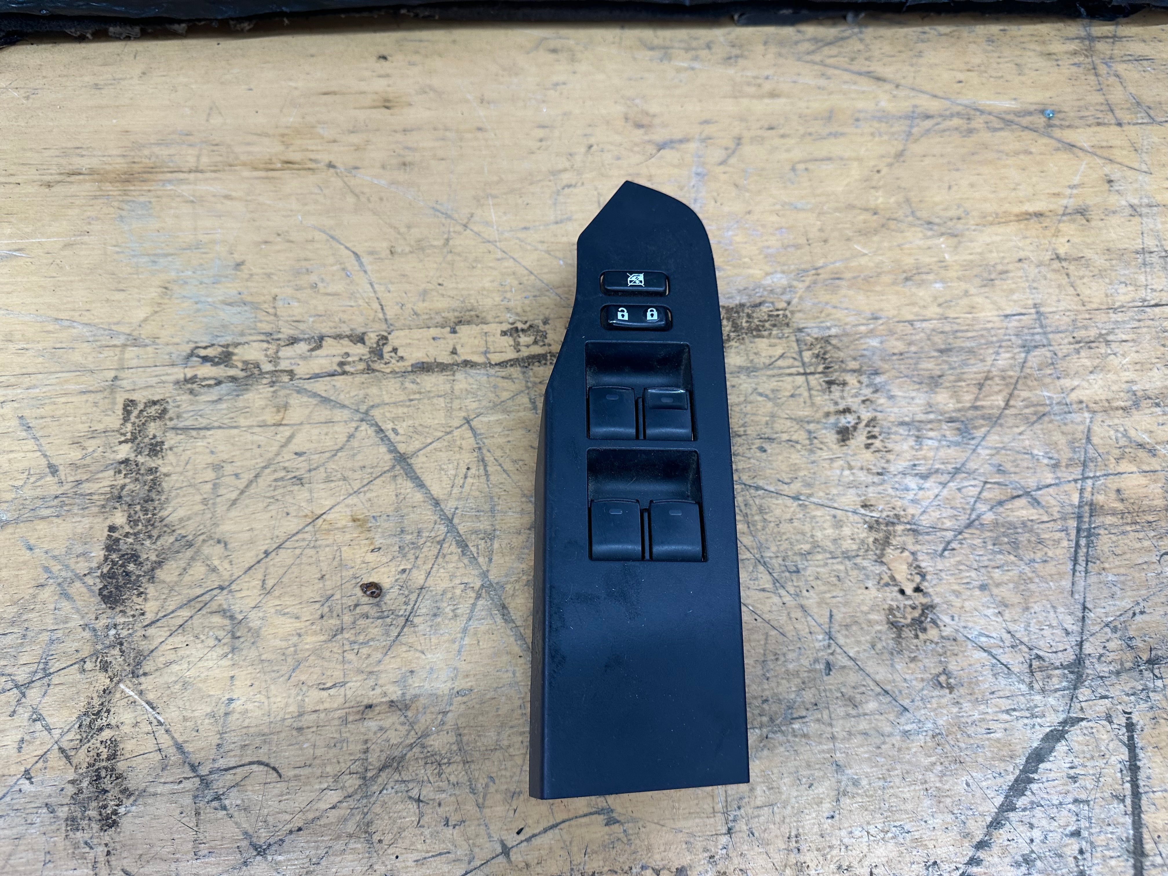 Toyota Auris 2014 Front Right Driver’s Window Control Switch (74231-02D30)
