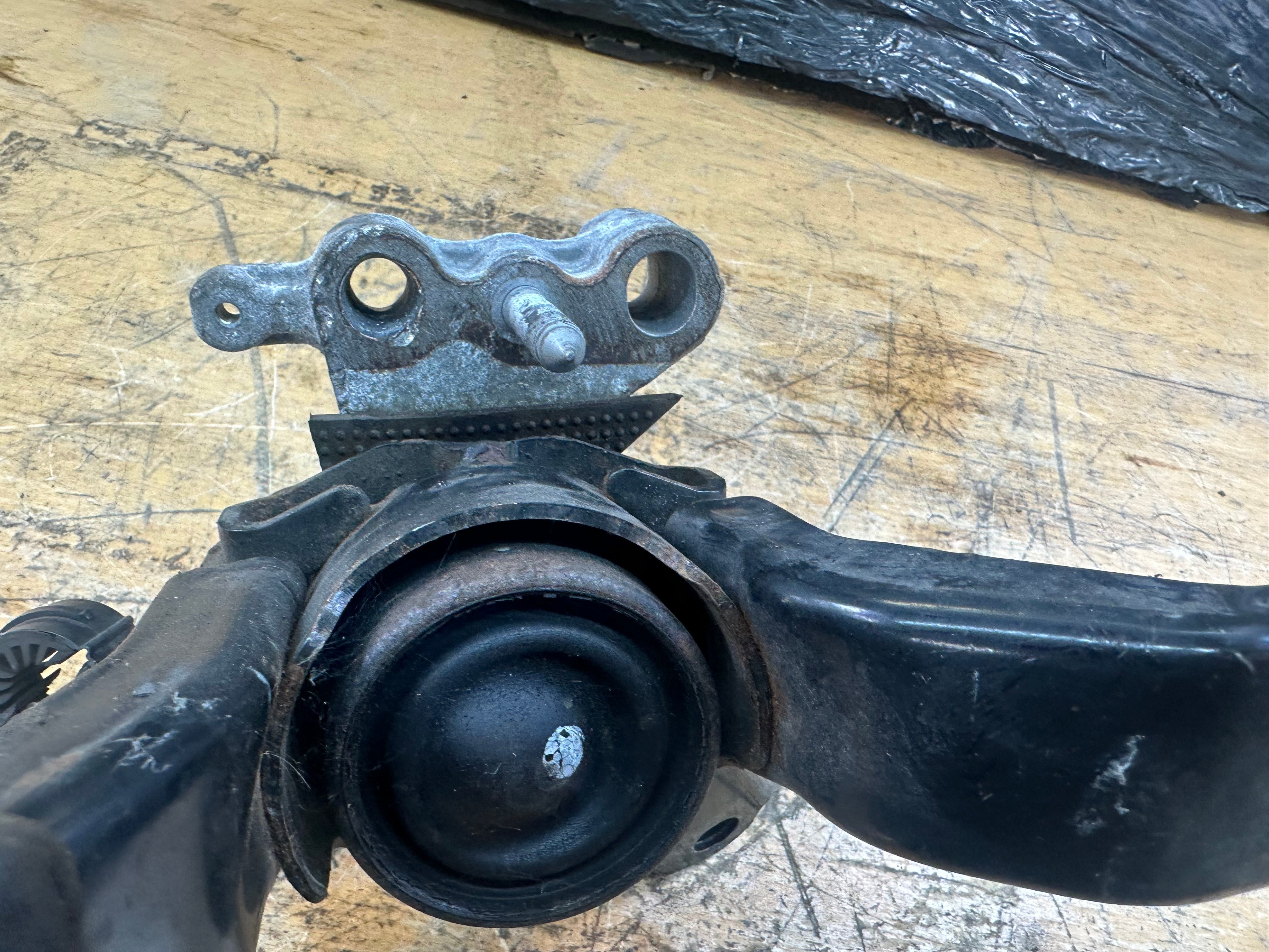 Toyota Auris 2016 Hybrid Engine Support Mount