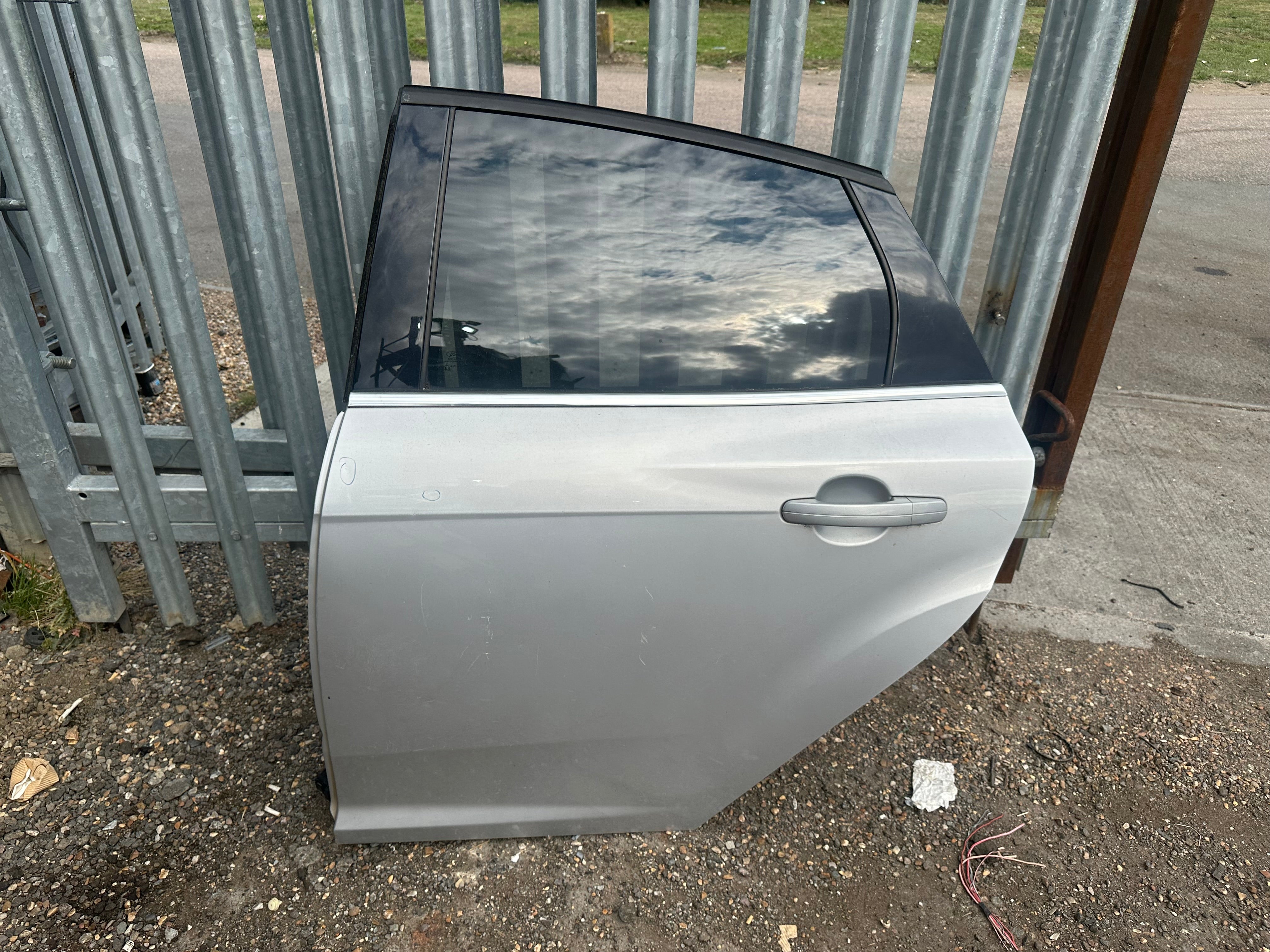Ford Focus Titanium 2012–2018 Left Rear Passenger Door (N/S/R)