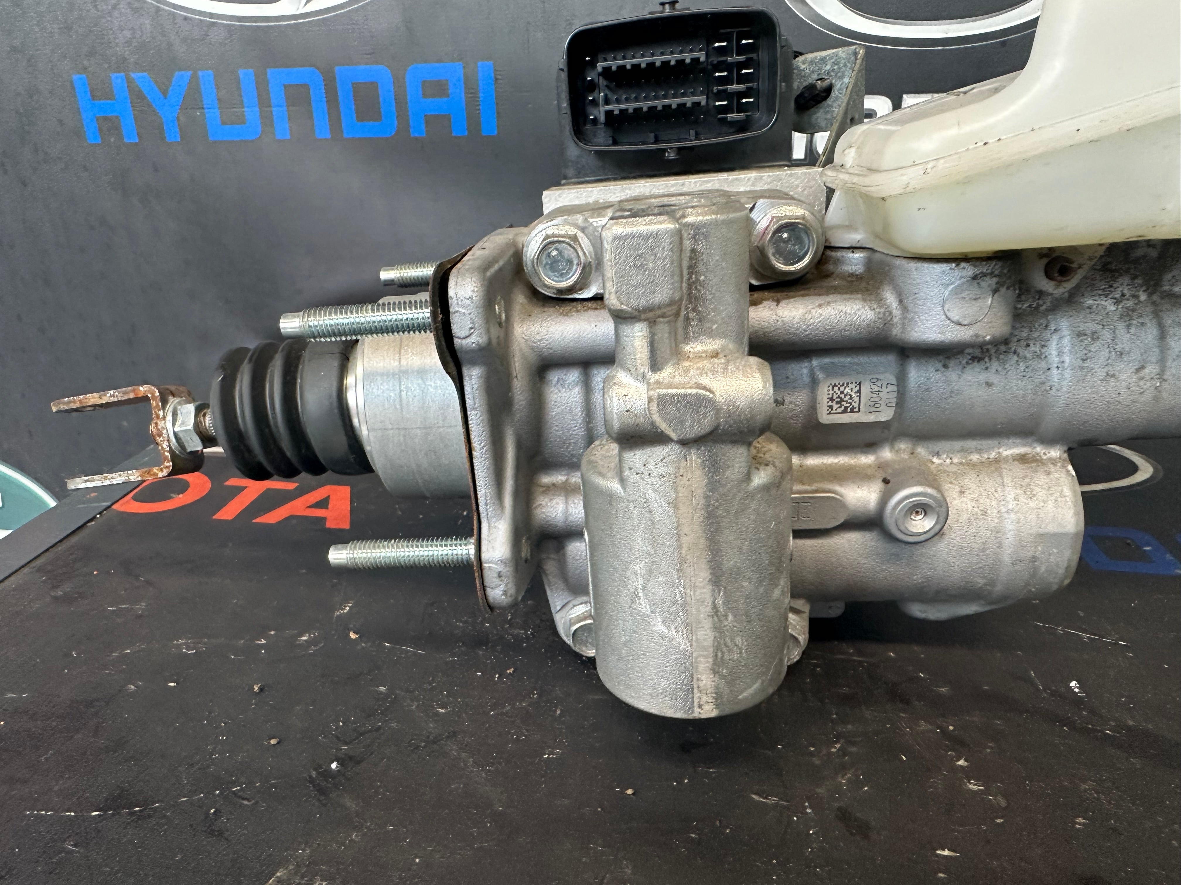 Toyota Corolla 2.0 Hybrid Petrol ABS Pump & Master Cylinder (47210-12511)