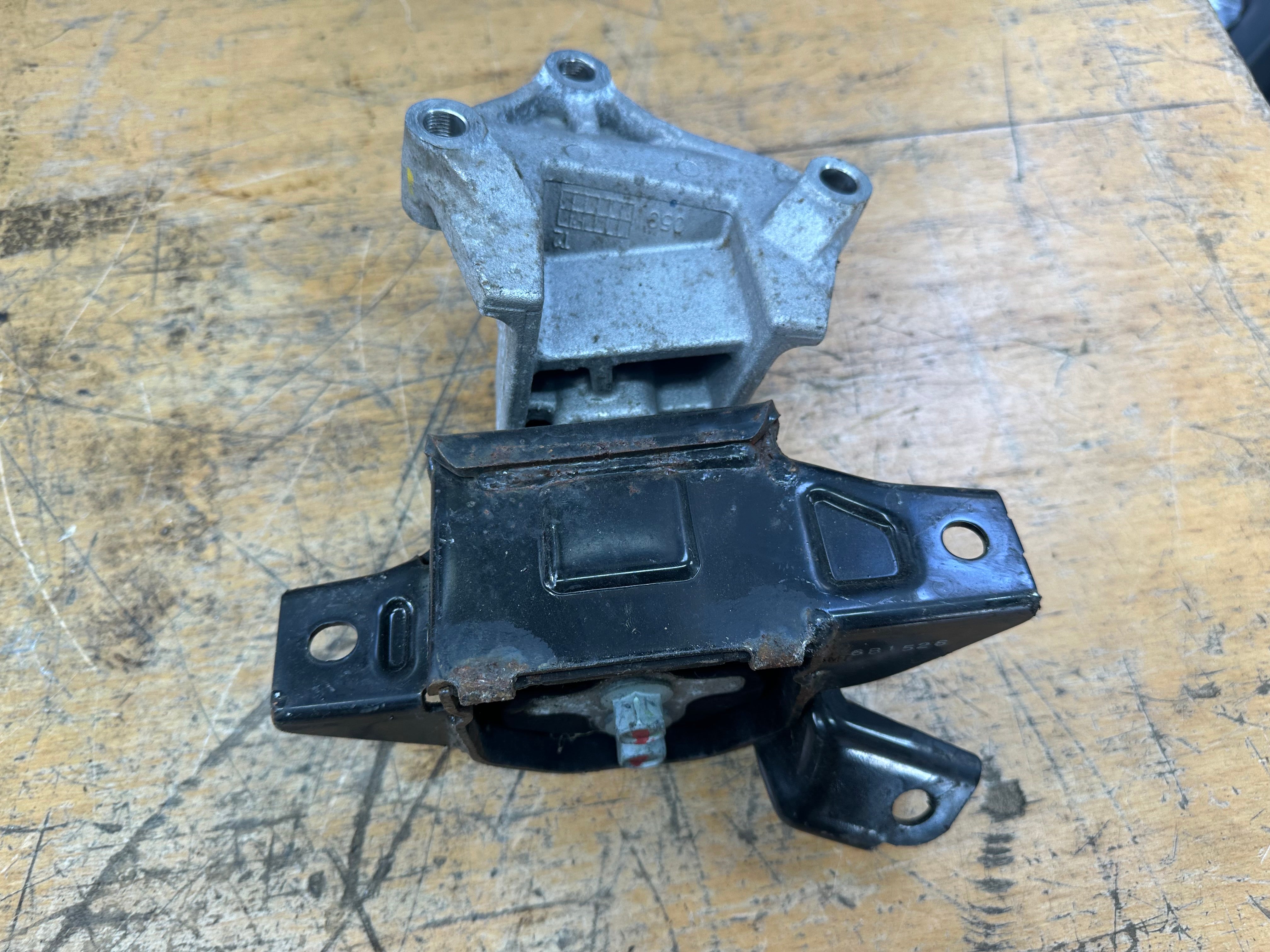Hyundai i30 2016 & Kia Ceed 2017 Left Passenger Engine Mount 1.6 (21832-A5400)