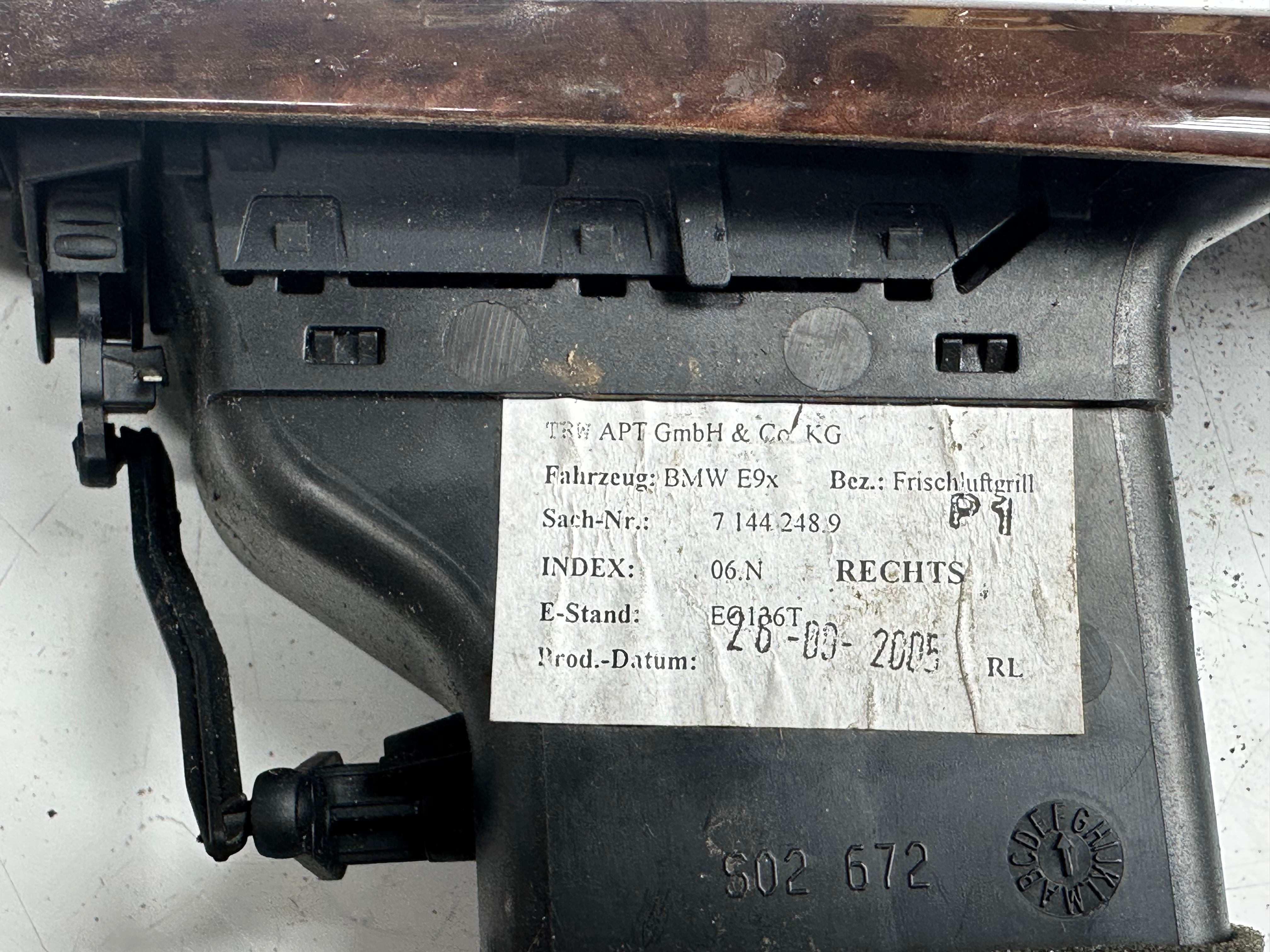 BMW E90 320i 2005 Right Trim Dash Air Grille Vent (6422 7144248 04)