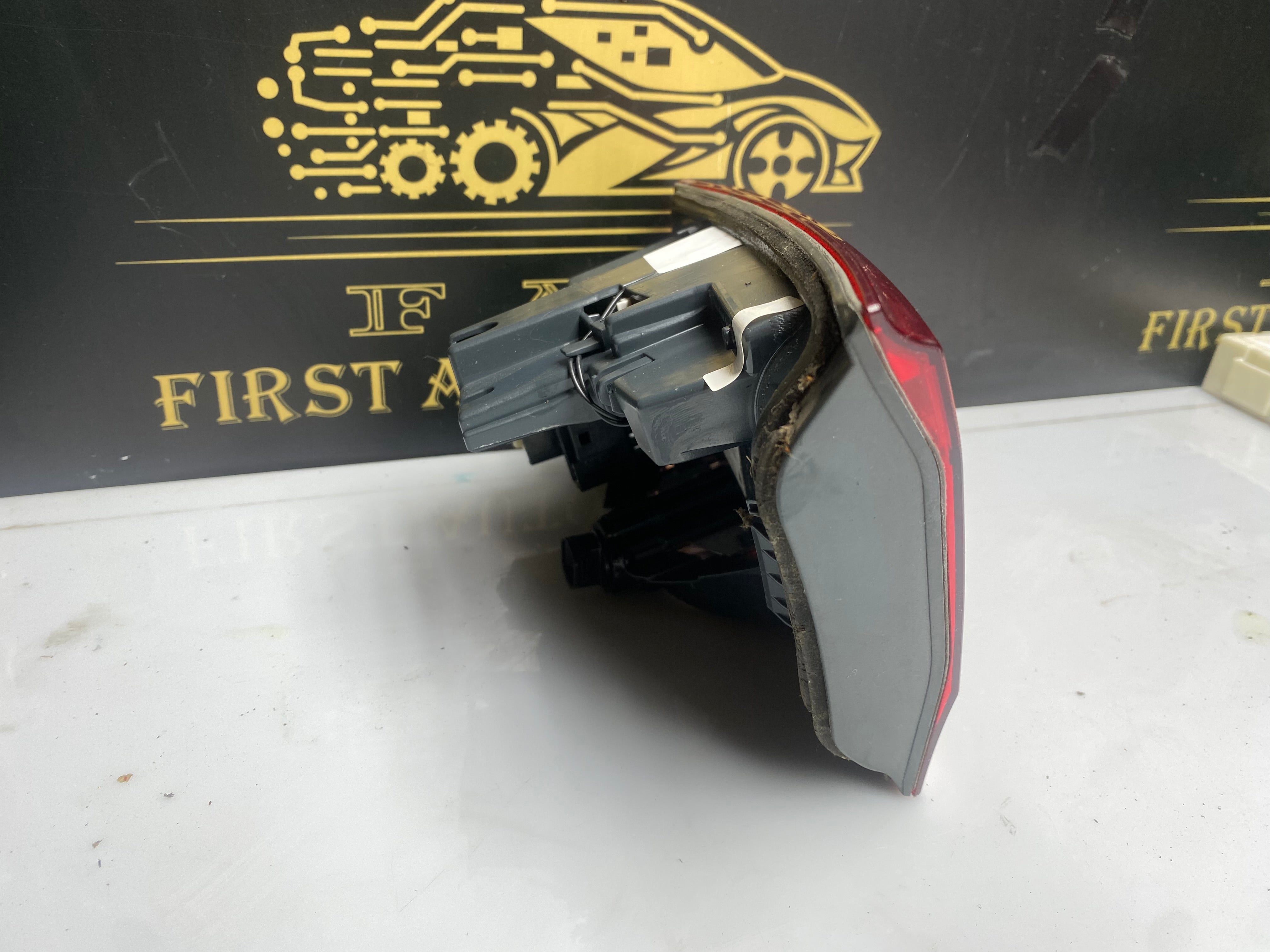 BMW 3 Series F30 LCI Passenger Side Rear Inner Tail Light – 2015–2018 (H7736911907)
