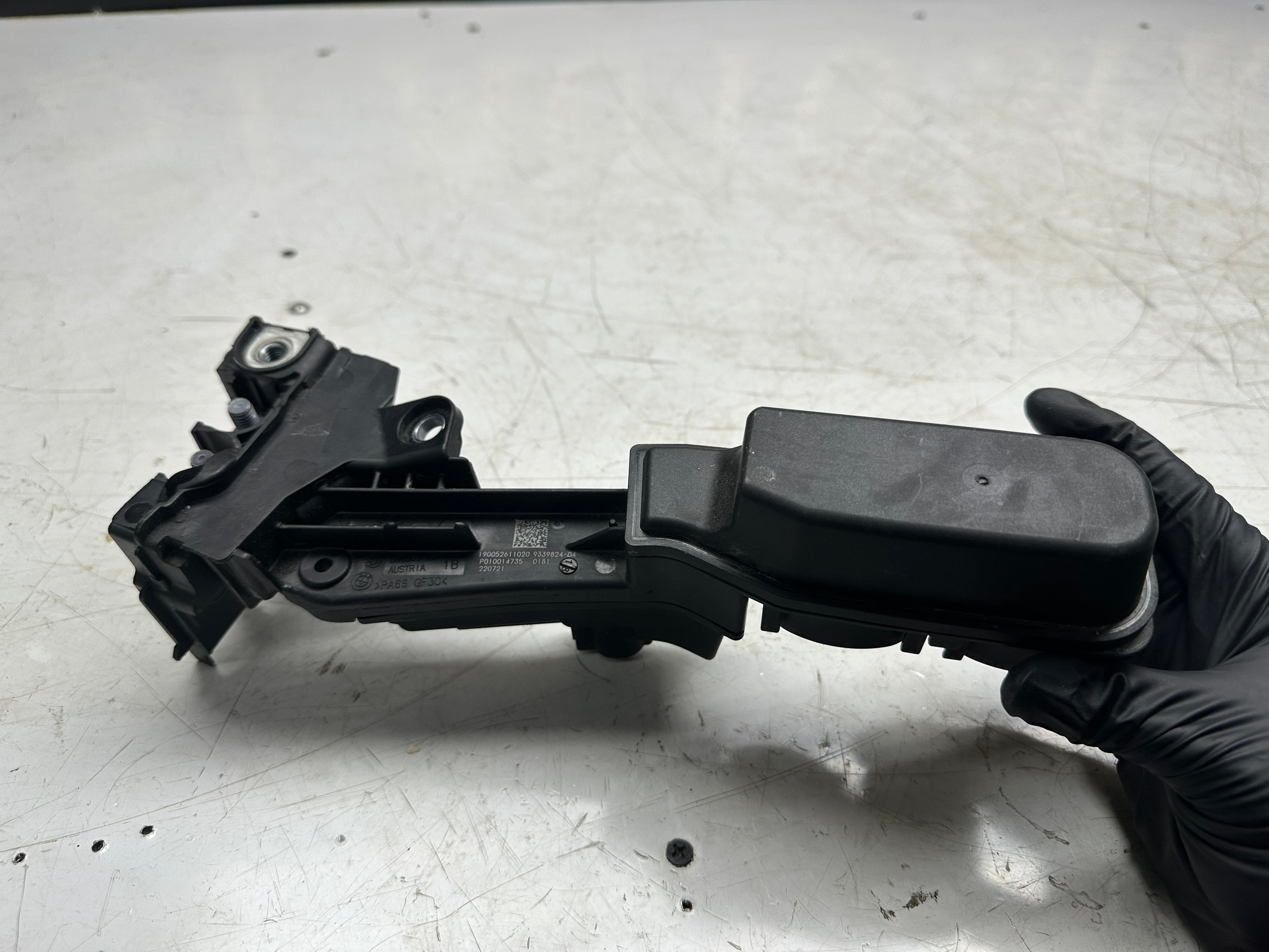 BMW 5 / 6 / 7 / X3 / X4 Series B+ Positive Terminal Point Distribution Box (9339824-04)