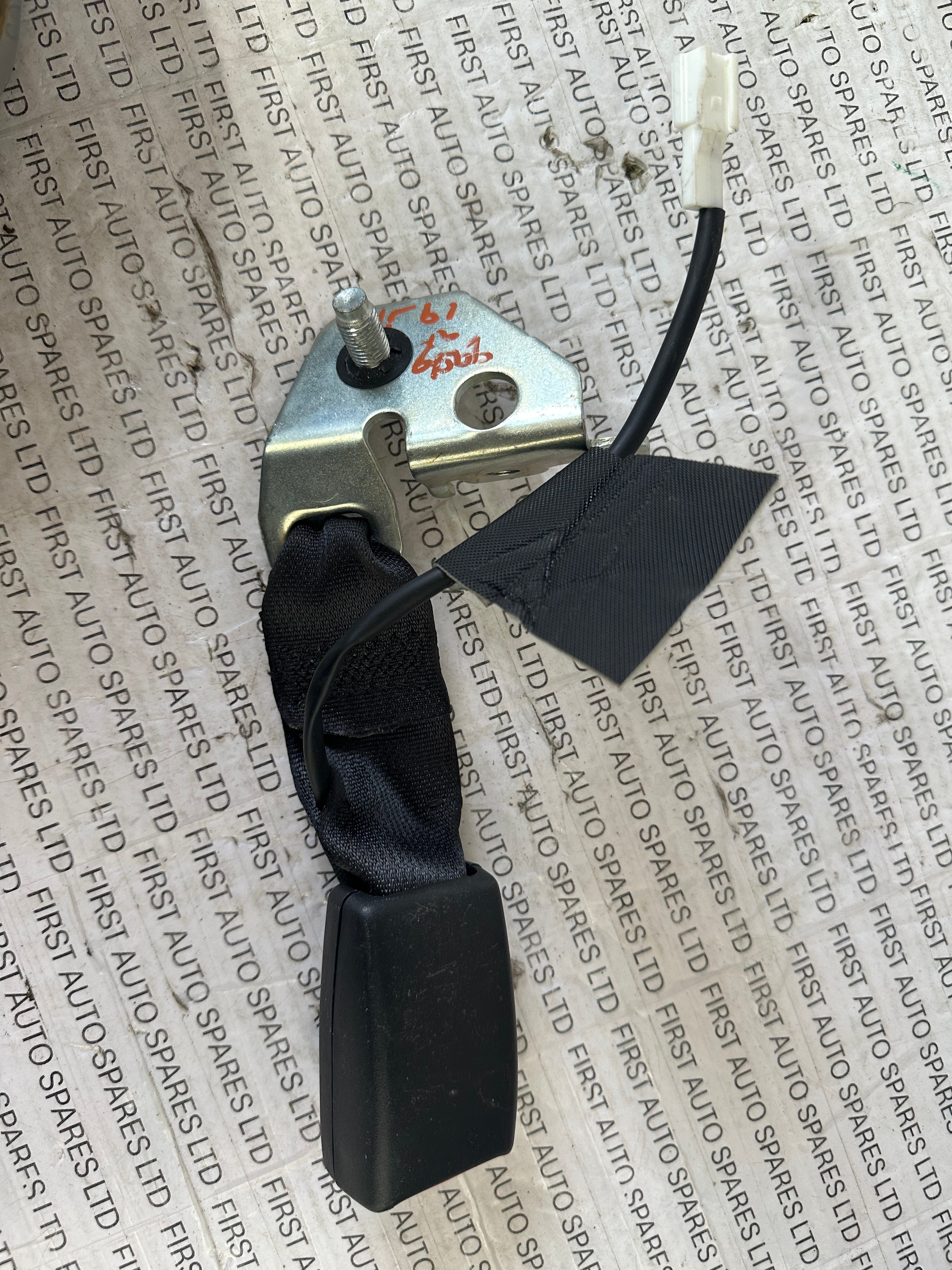 Nissan Qashqai Rear Left Side Seat Belt Buckle (308333210)