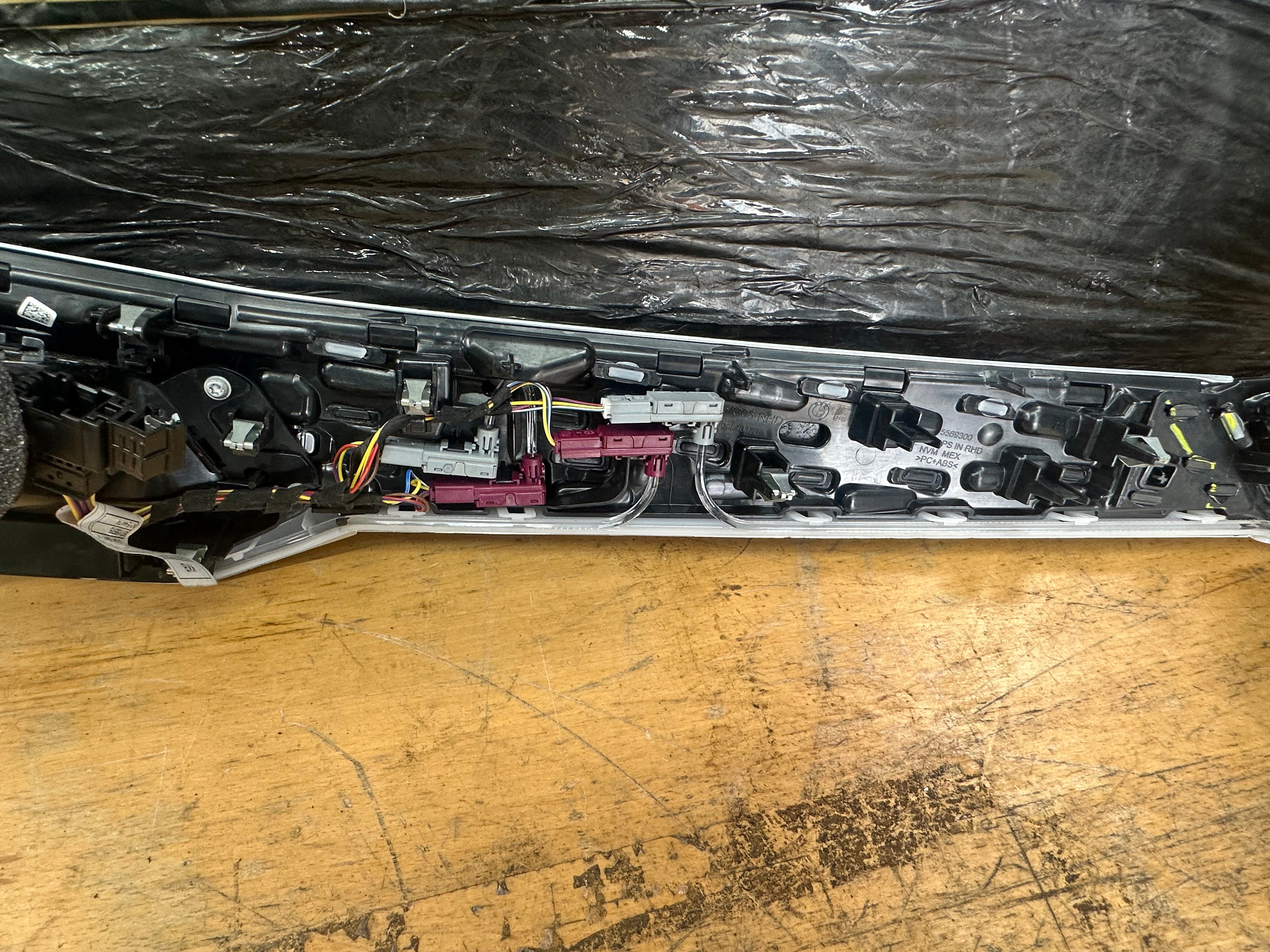 BMW X5 G05 Dashboard Centre Trim & Air Vents (8073203) (9458527)