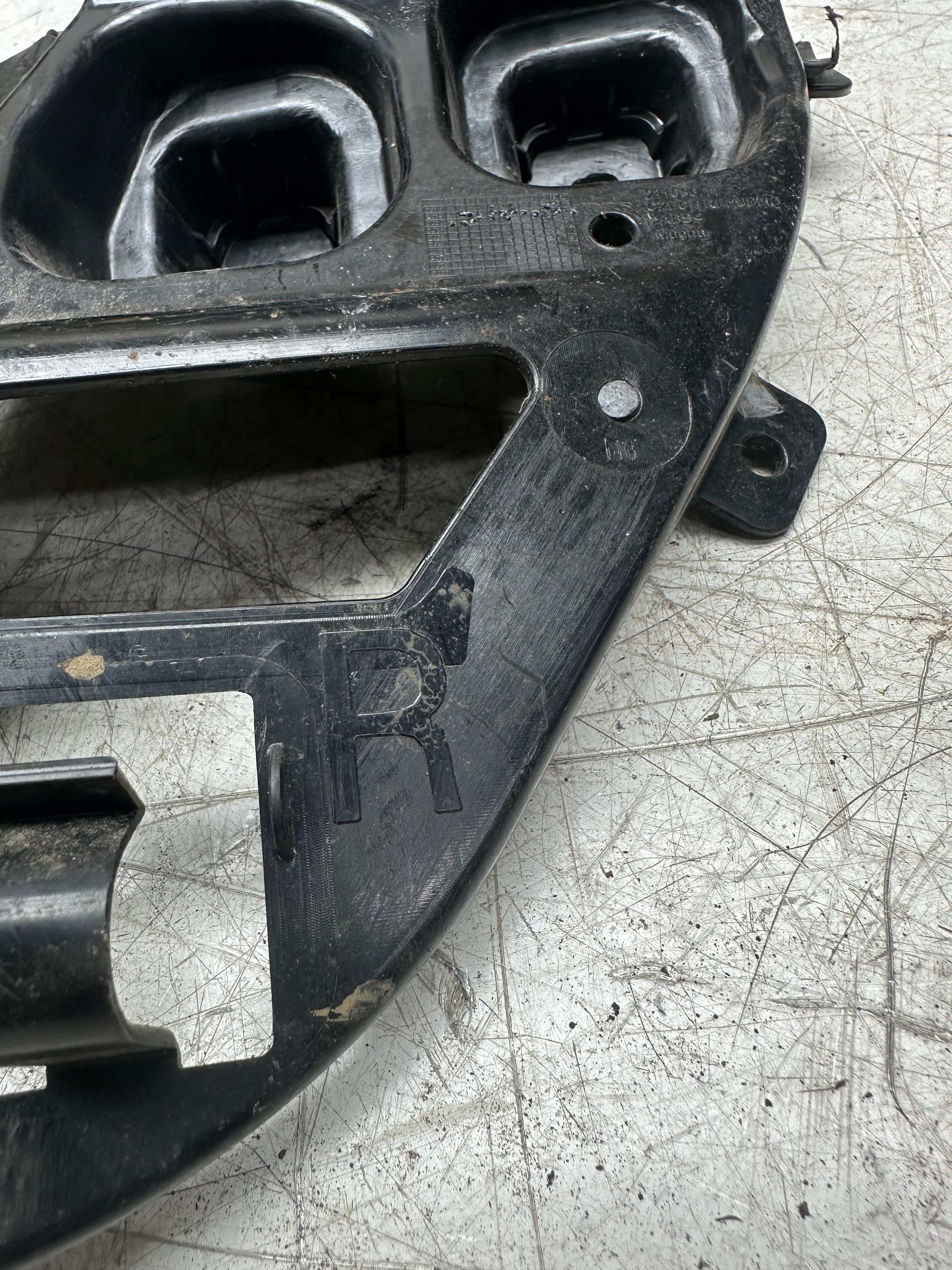BMW 1 Series F40 M-Sport Front Bumper – Right Side with PDC (21163611)