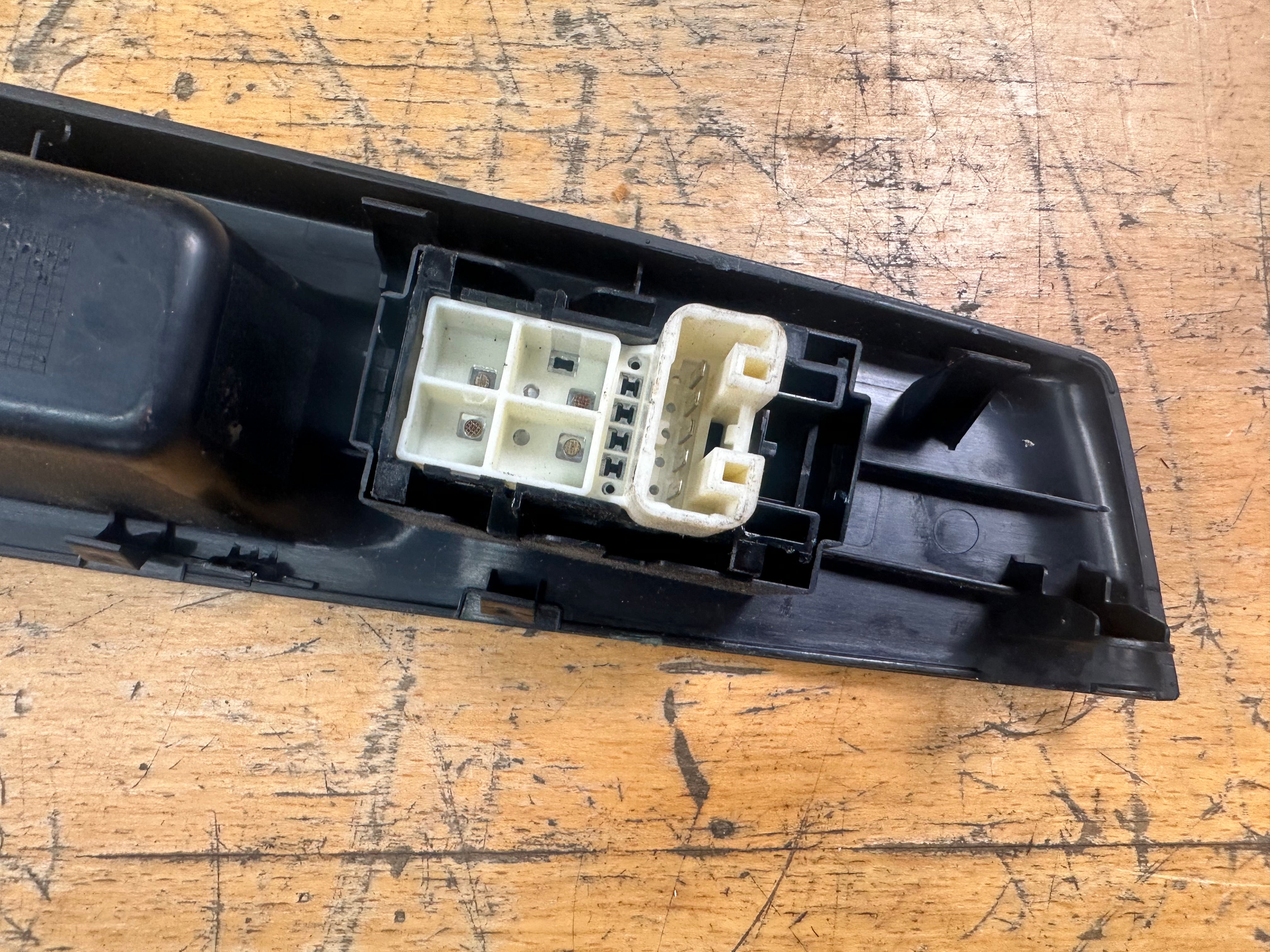 Toyota Yaris 2012 Front Passenger Left Window Switch (74232-0D320)