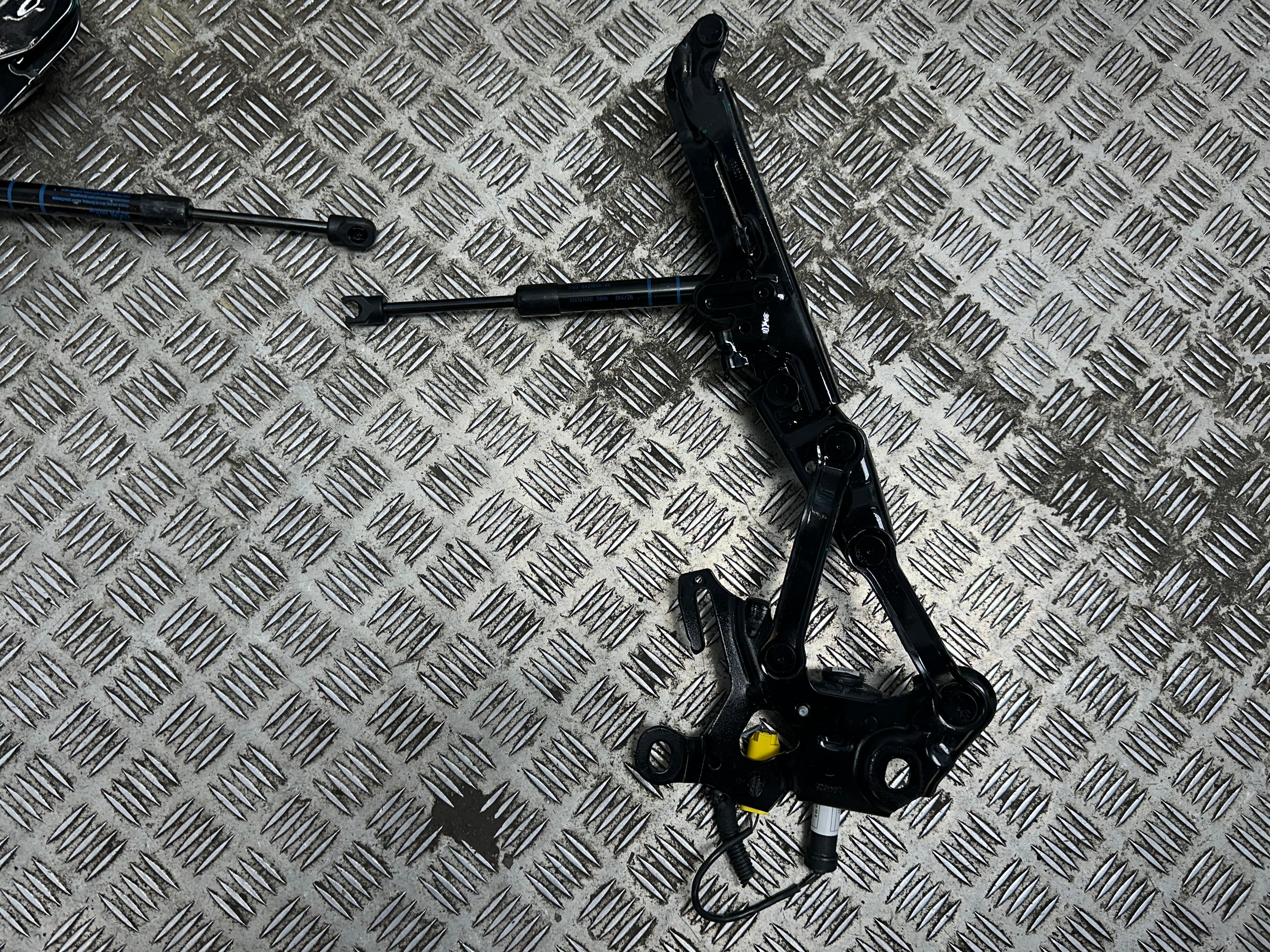 BMW 5 Series G30/G31 & 7 Series G11/G12 Right & Left Headlight Mounting Bracket