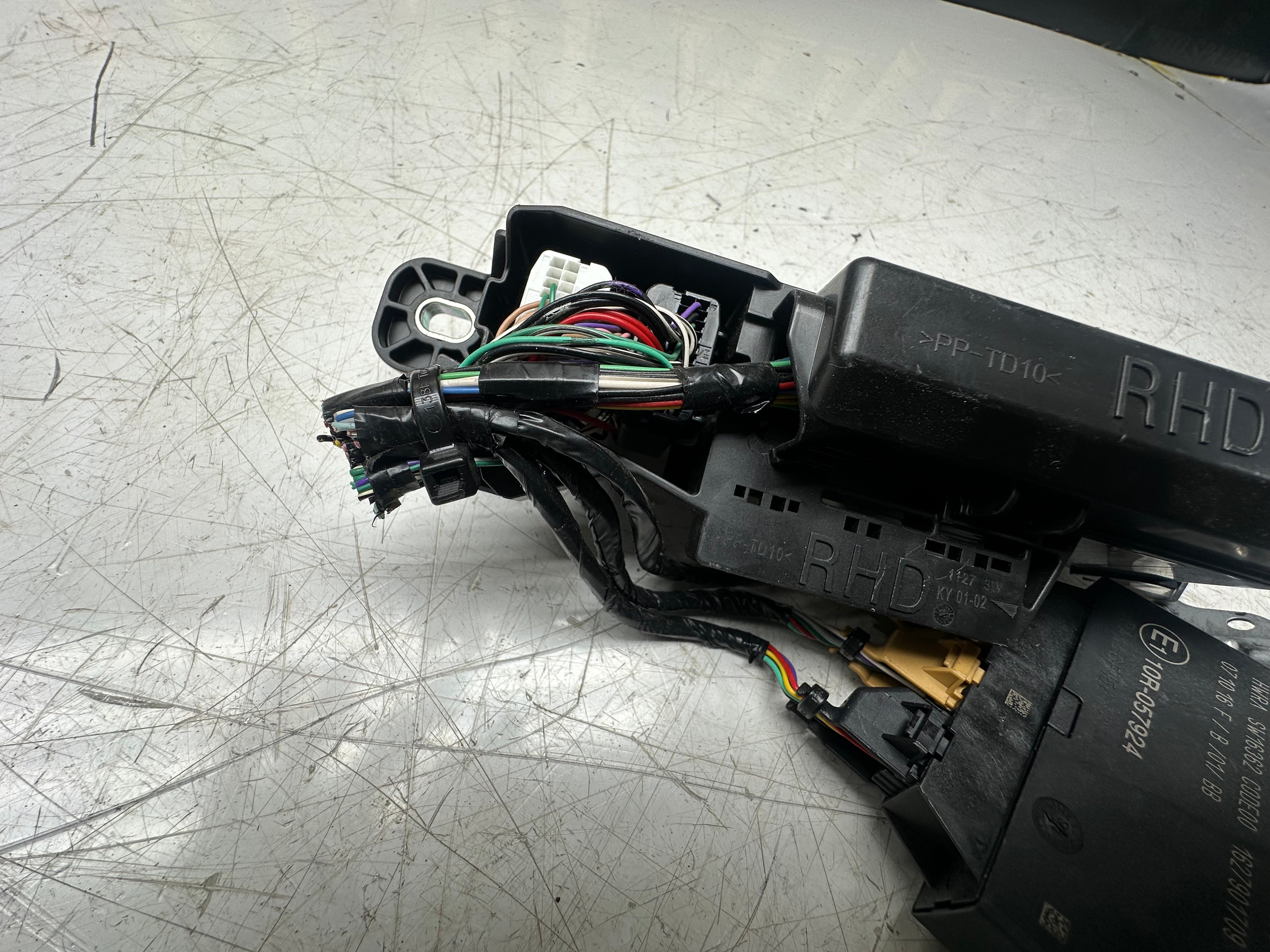 Toyota C-HR 2016-23 Parking Assist Control Unit (89340F4010) Hybrid Fuse Box (71547922)