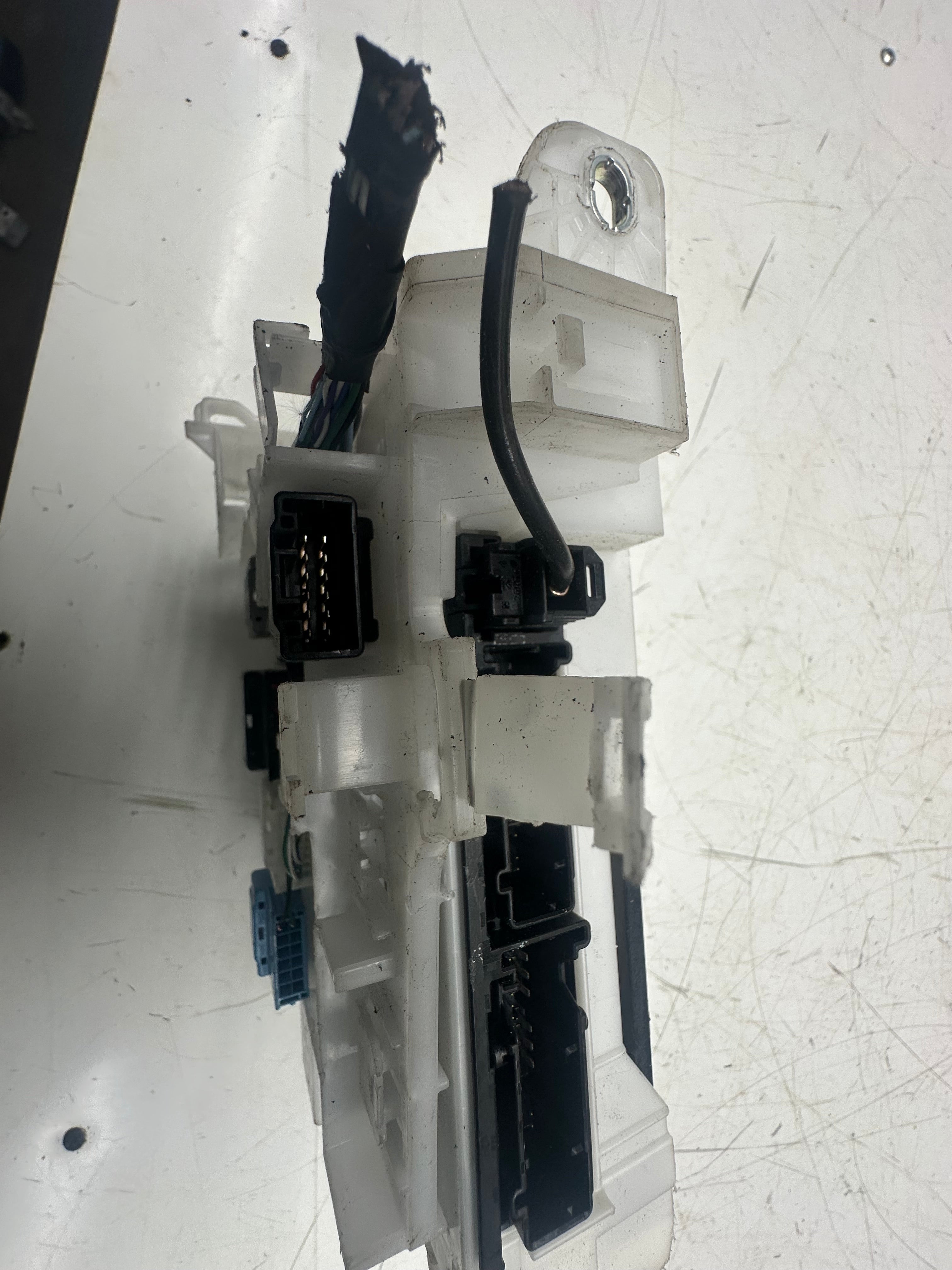 Toyota Yaris Cross 2021–2024 Body Control Module (84221-K0020) (MB238100-8364)