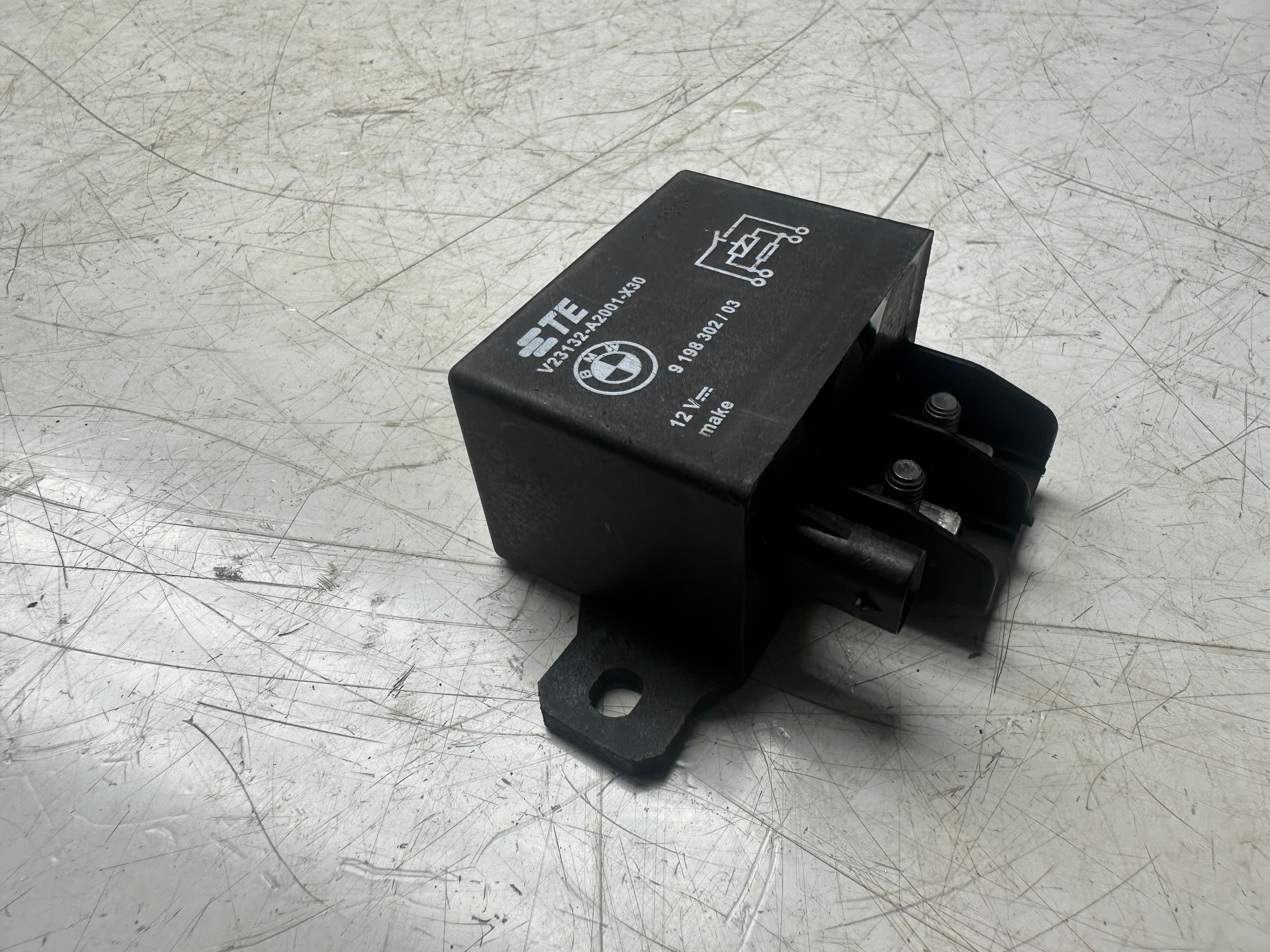 BMW 3 5 6 7 X5 X6 Engine Cooling Fan Relay Control Module (9198302)