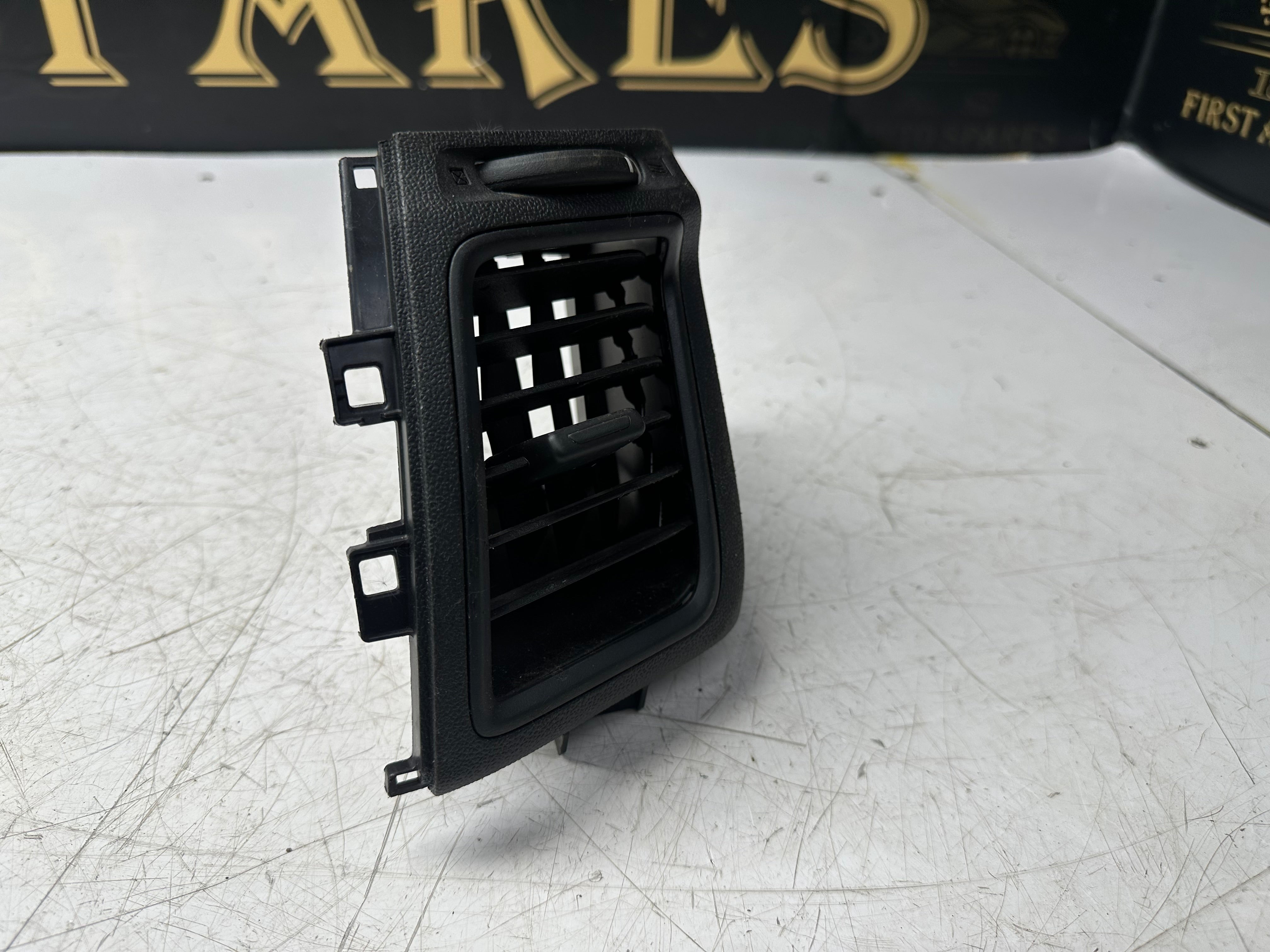 Ford Transit Custom 2019 Right Heater Air Vent (JK21-V018B08-AD3JA6)