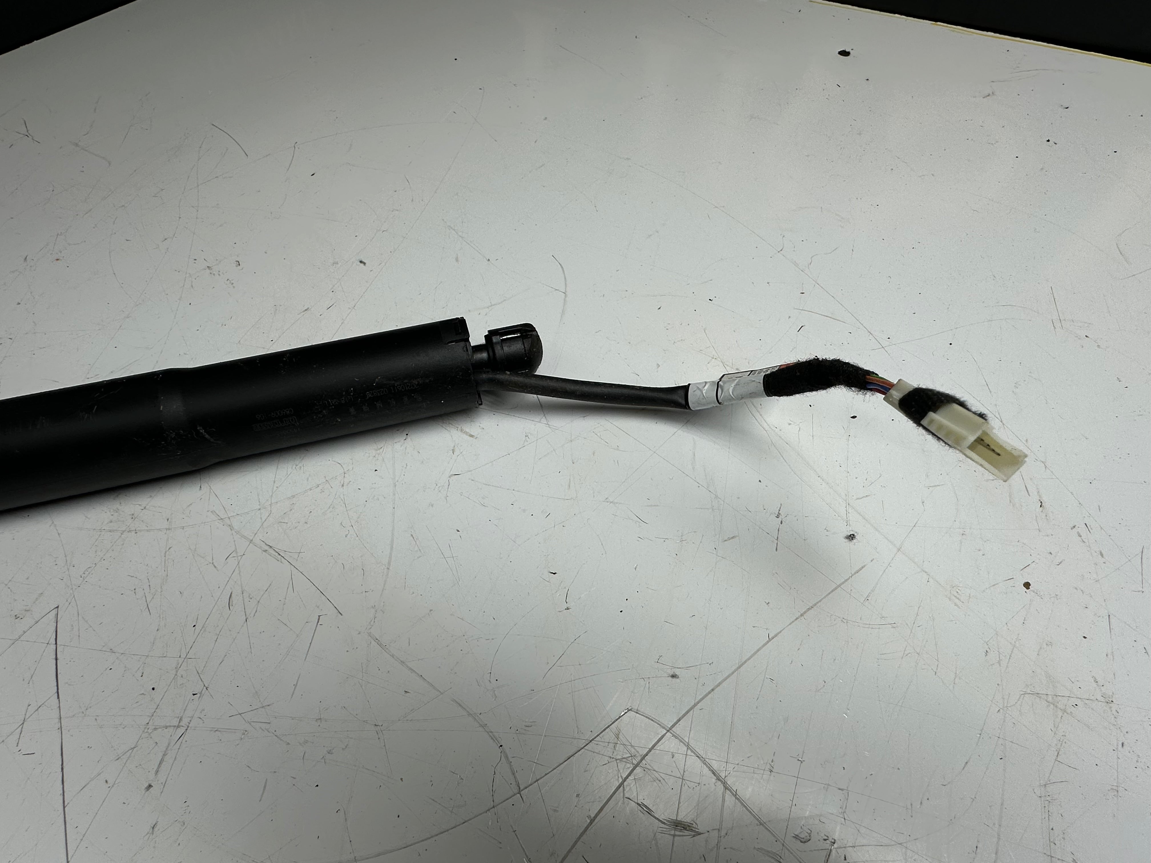 BMW 3 Series G20 G21 G28 R/L Tailgate Gas Strut (7453413-10) (C86009-106)