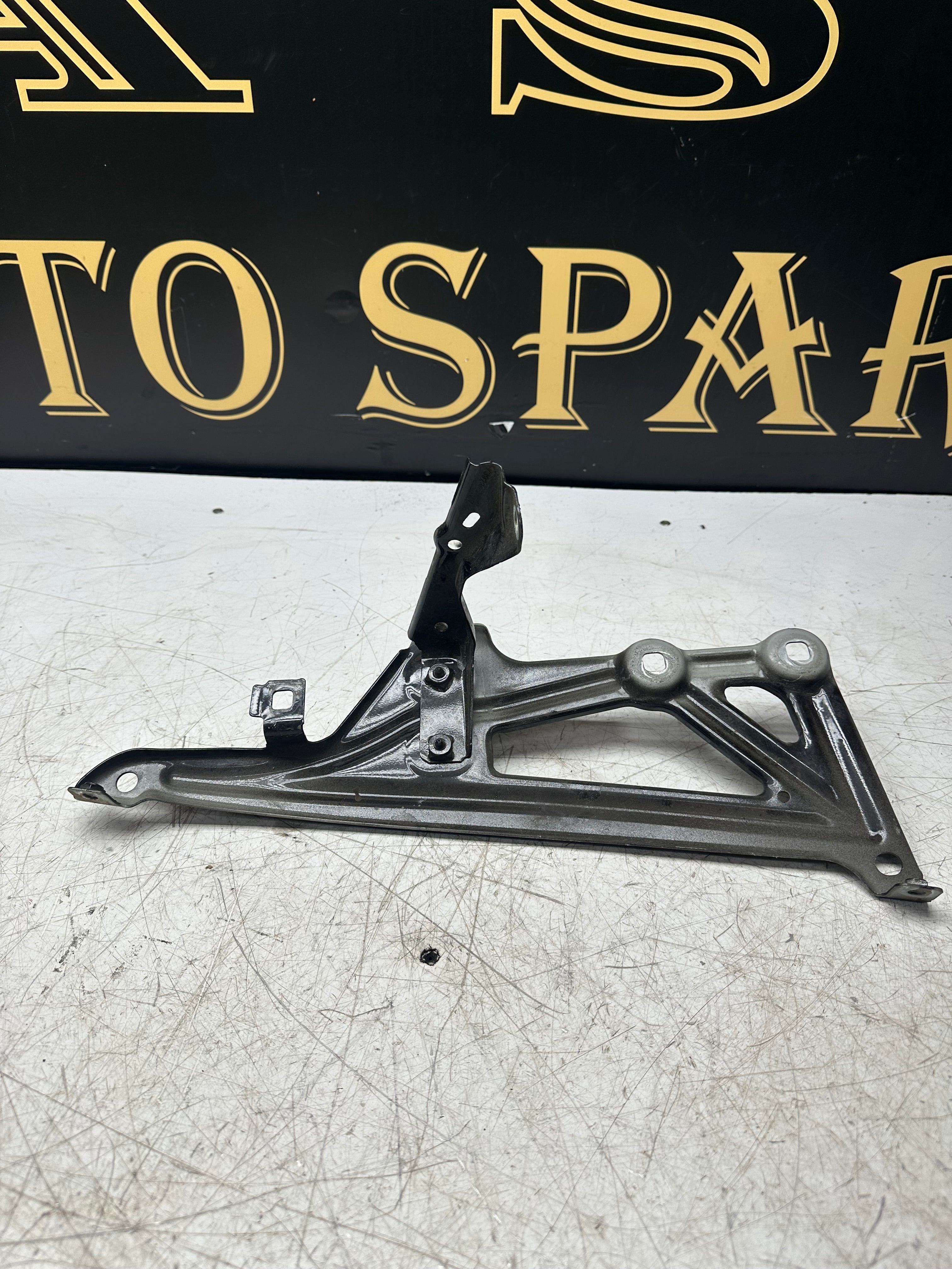 BMW X1 F48 Wing Panel Bracket Set – Right Passenger Side (7329447)