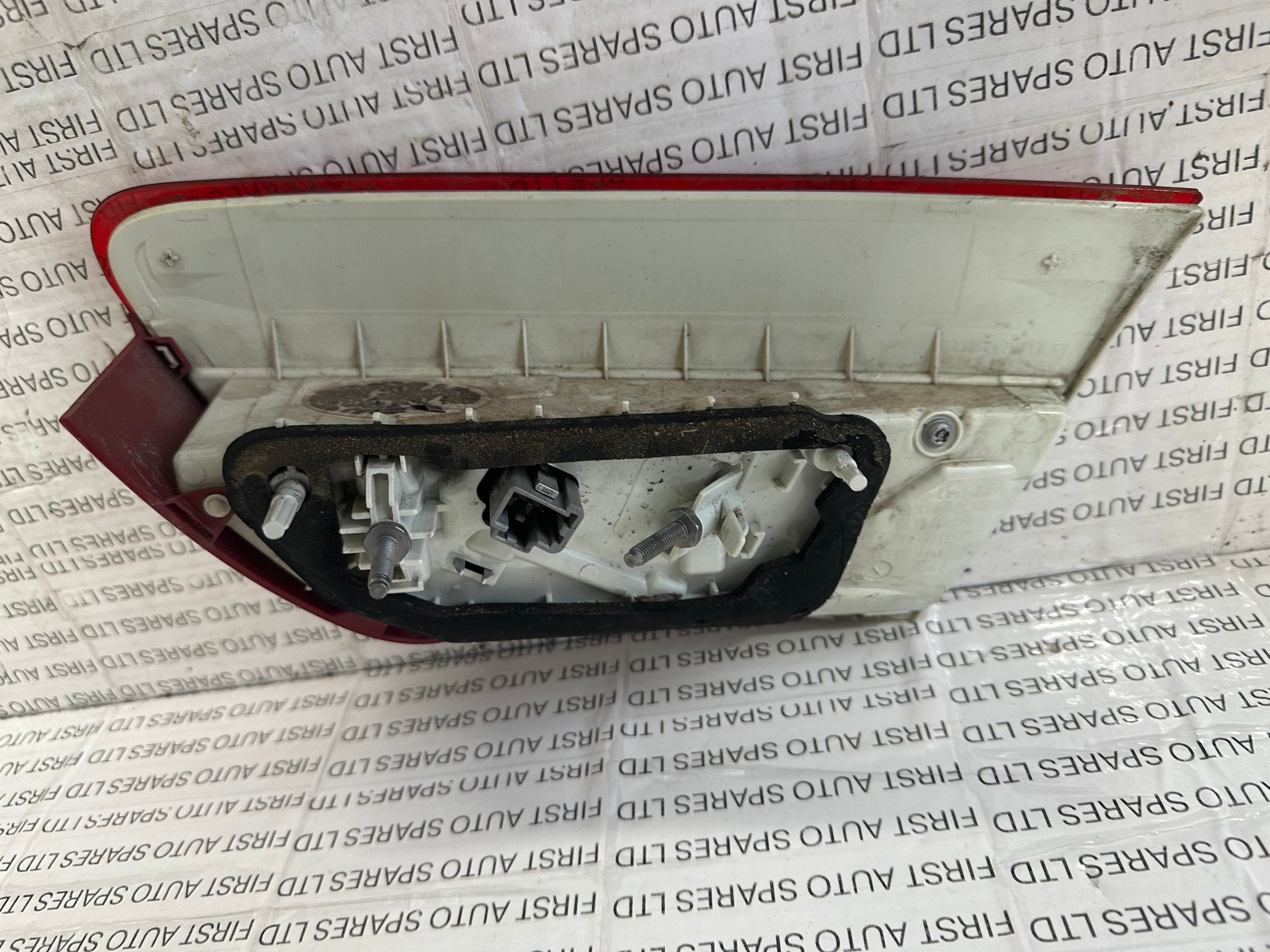 Jaguar XE 2018 Left Rear Tail Light (197 339-01)