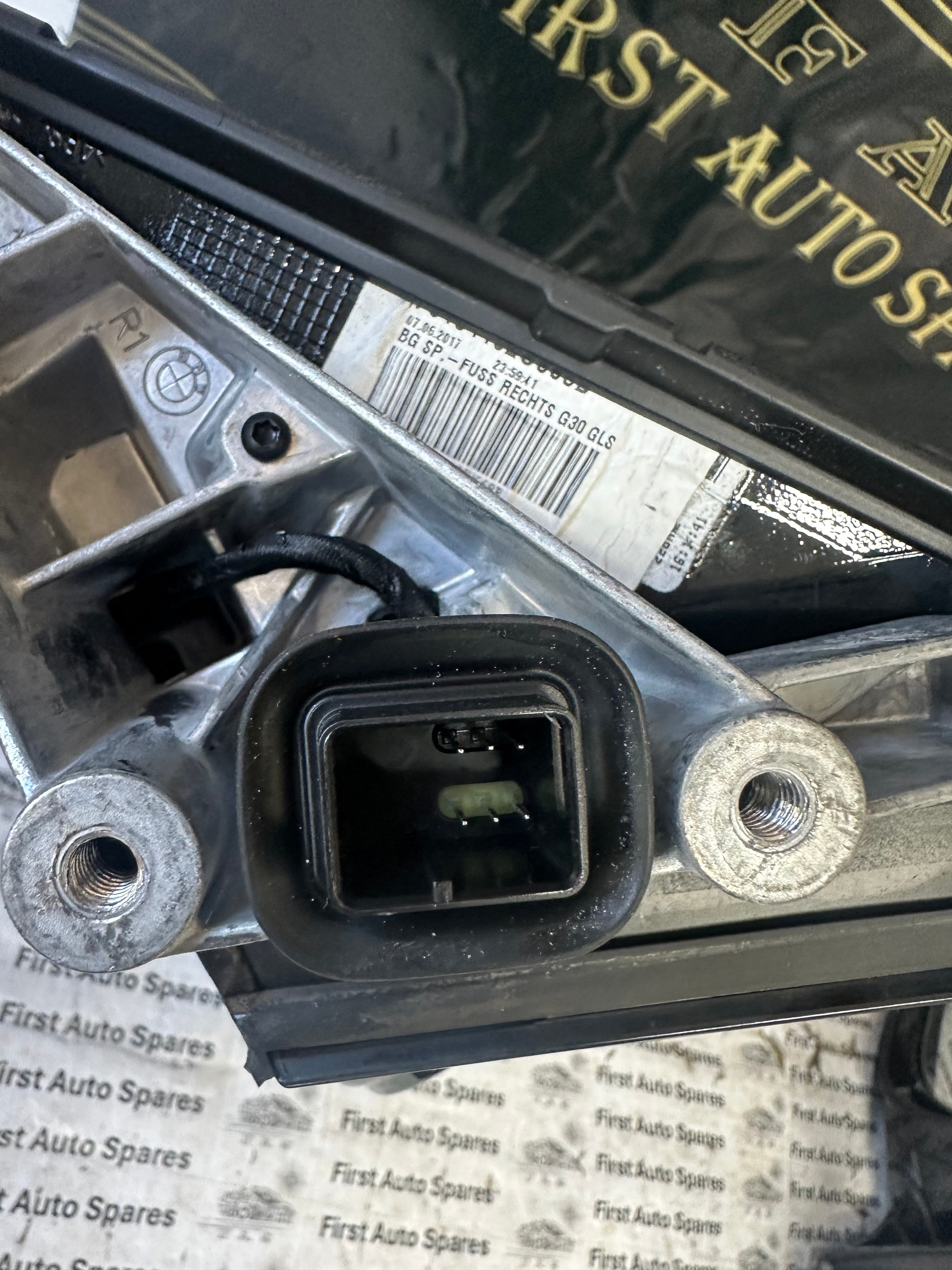 BMW 5 G30 G31 2019 Right Electric Wing Mirror 6 Pin Plug (F0184102U668B) (F0184 102)