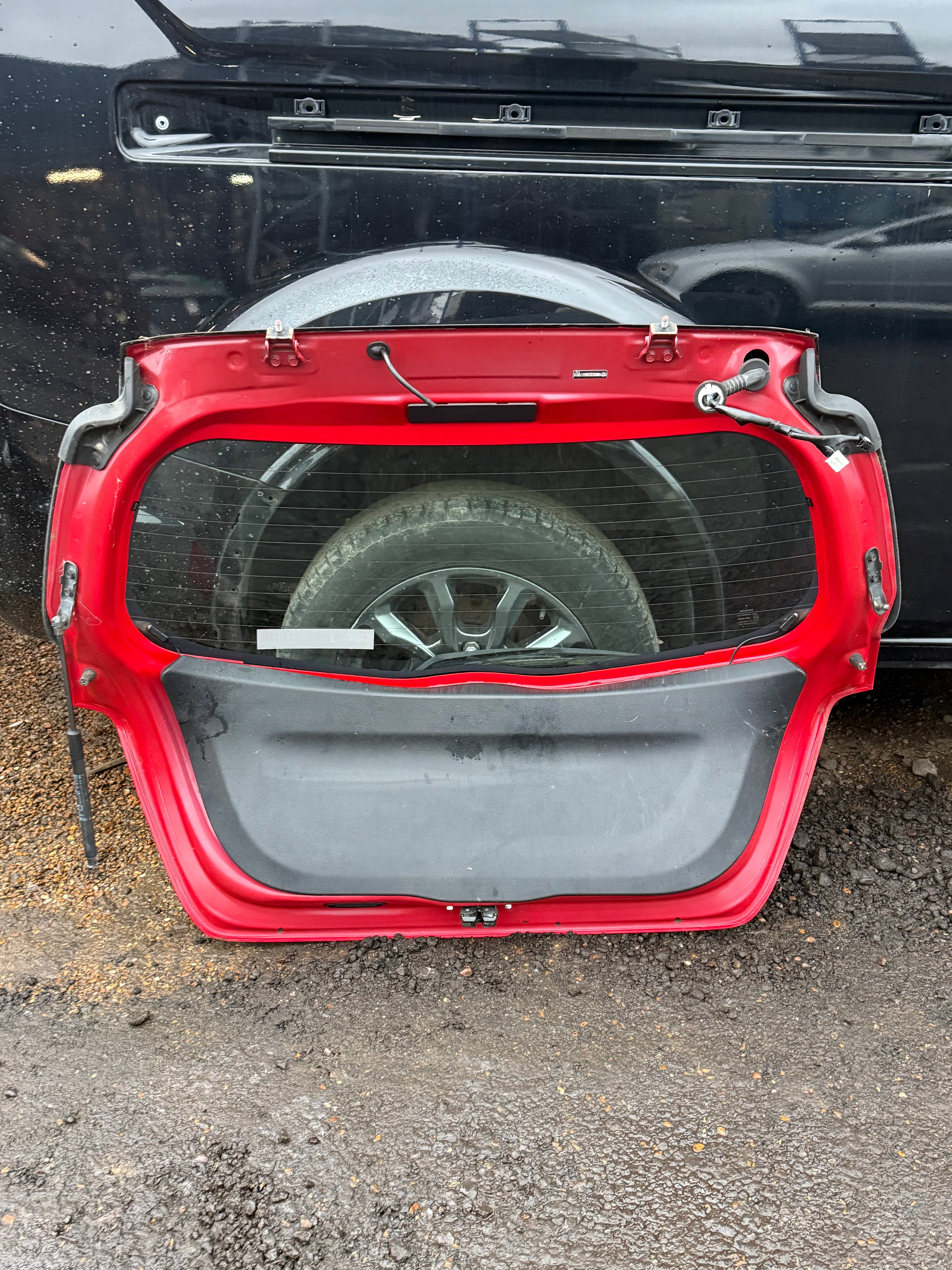 Toyota Yaris 2014-2016 Tailgate