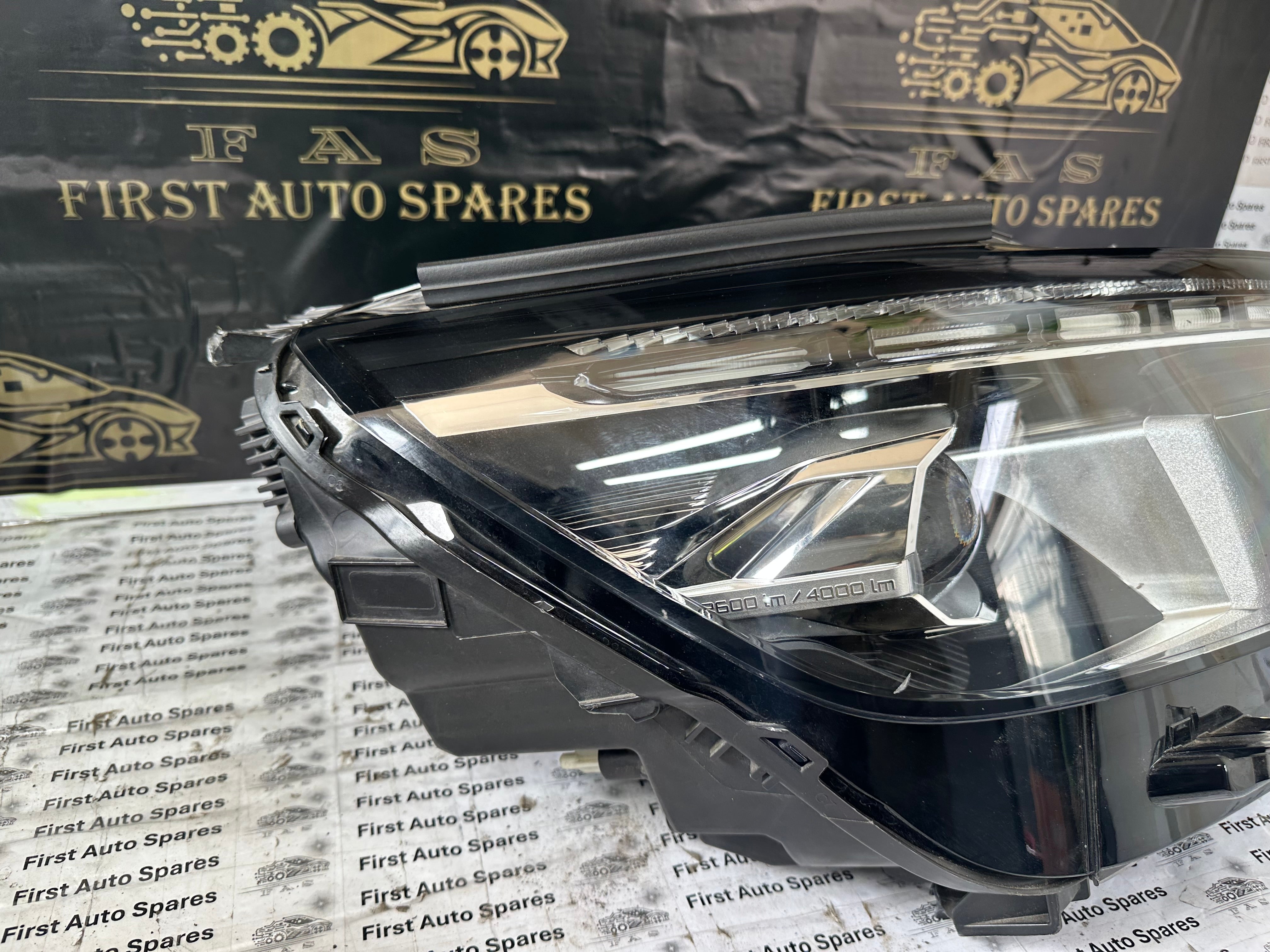 Peugeot 3008 5008 2017–2020 Right LED Headlight (89909536)