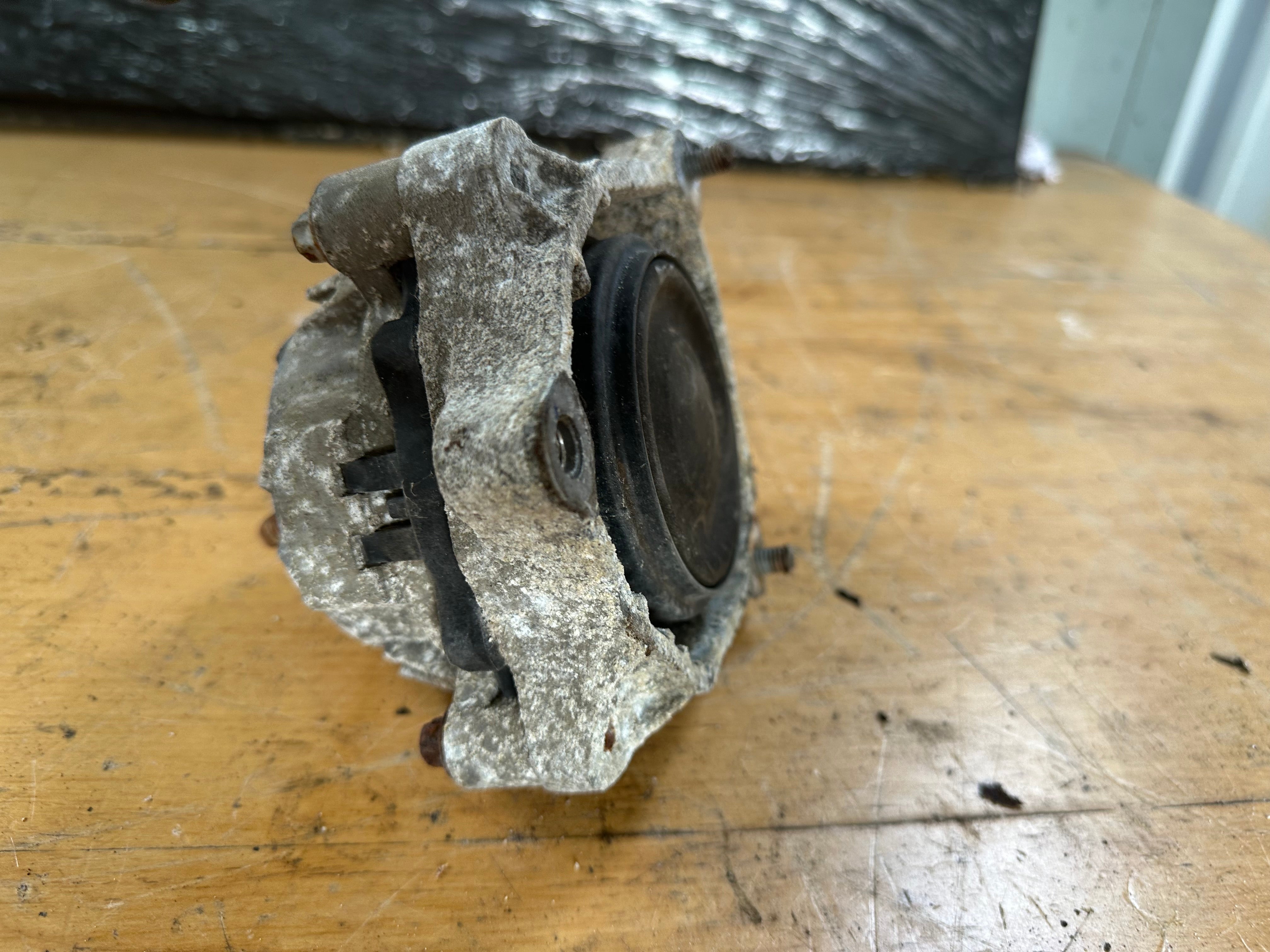 BMW 1, 3, 4 Series Left Engine Mount (6859411-01)
