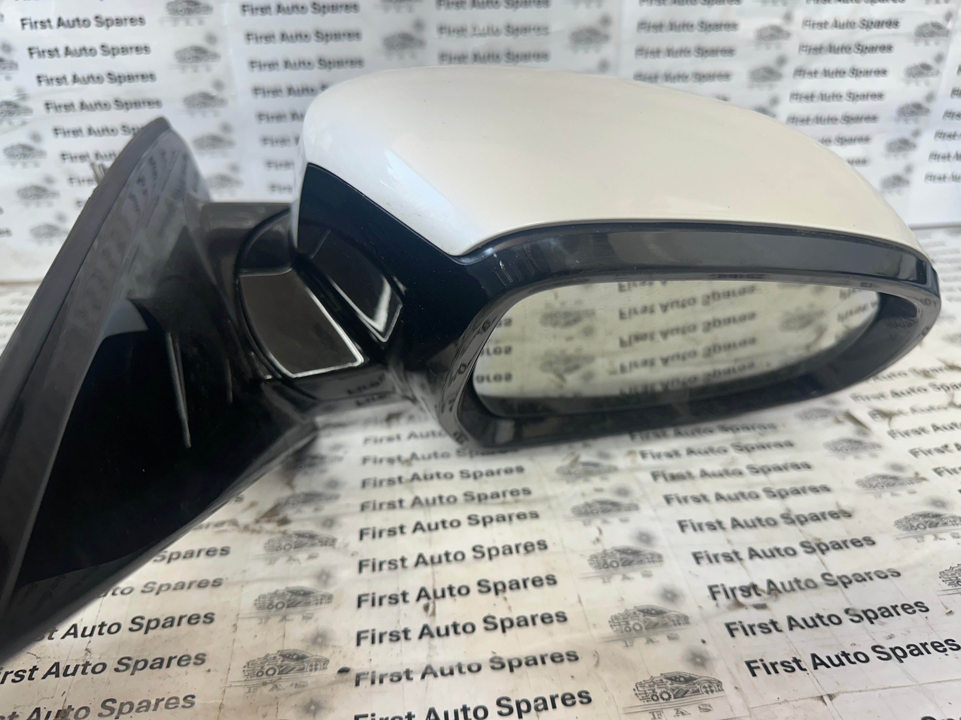 BMW X5 F15 White Right Wing Mirror 5 Pin Power Folding (698002AA)