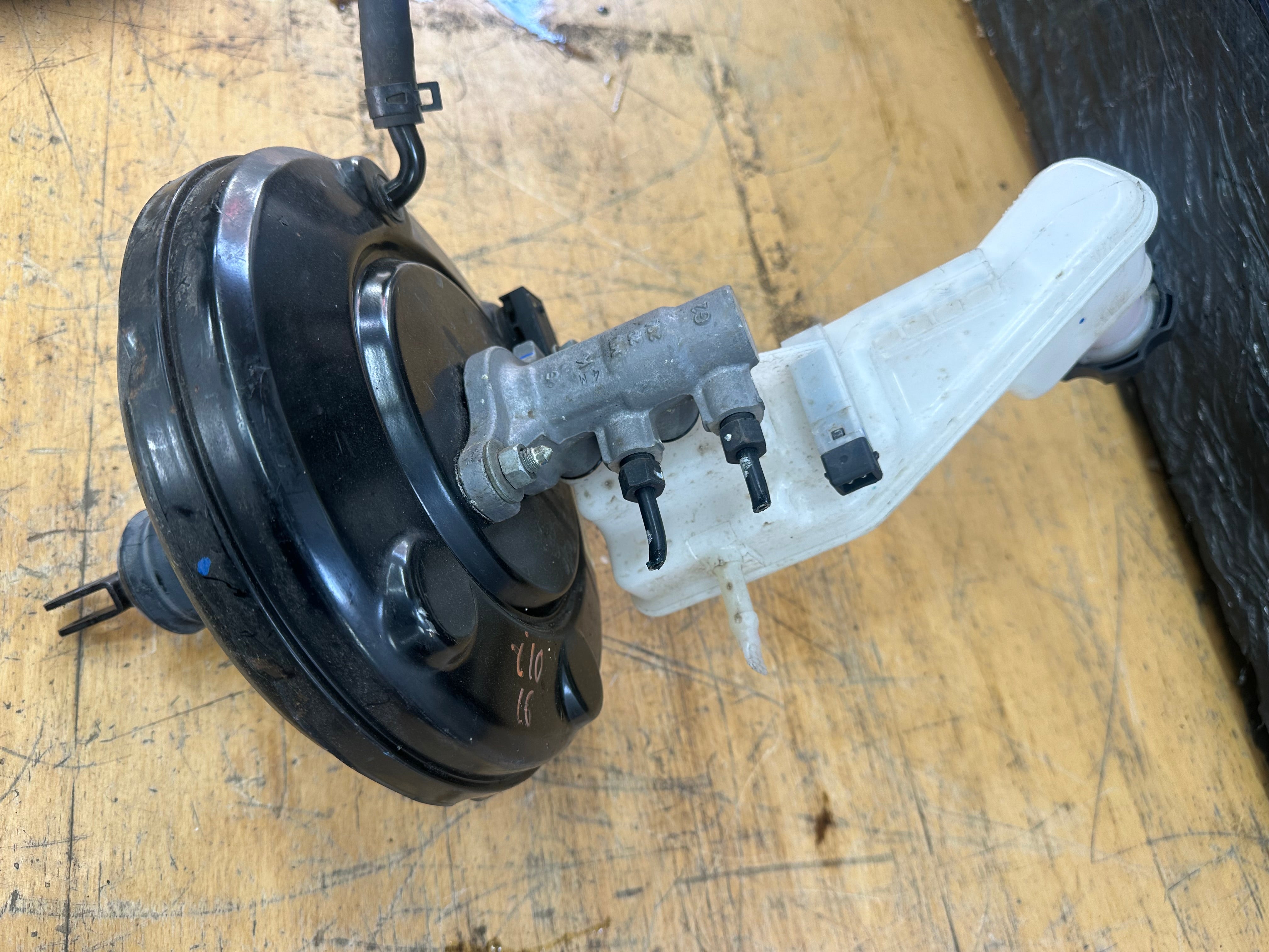 Hyundai i10 2016 Brake Master Cylinder with Servo (58500-B9982) (KBX30567)