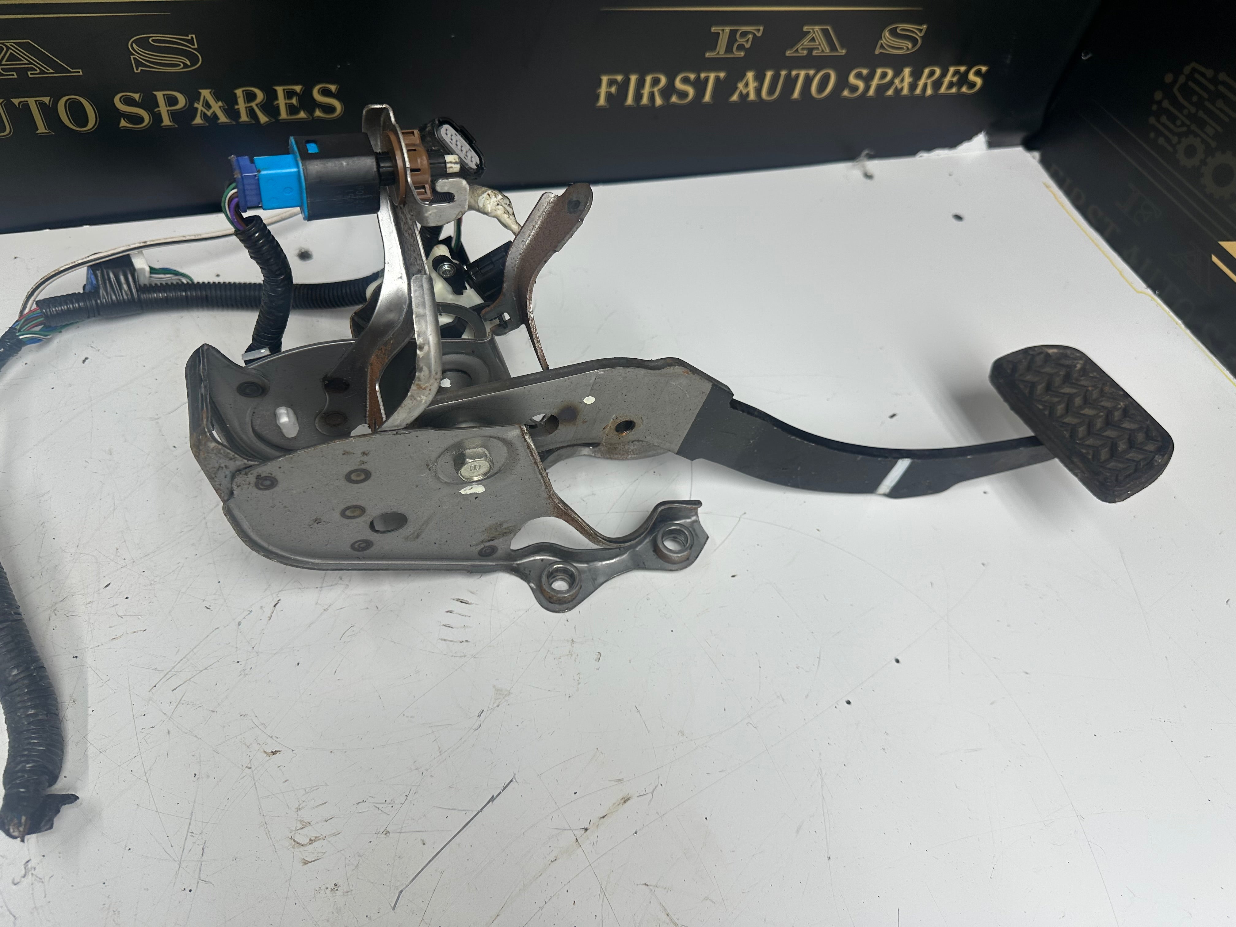 Toyota Yaris Hybrid Brake Pedal (89510-33020) (47121-52010)