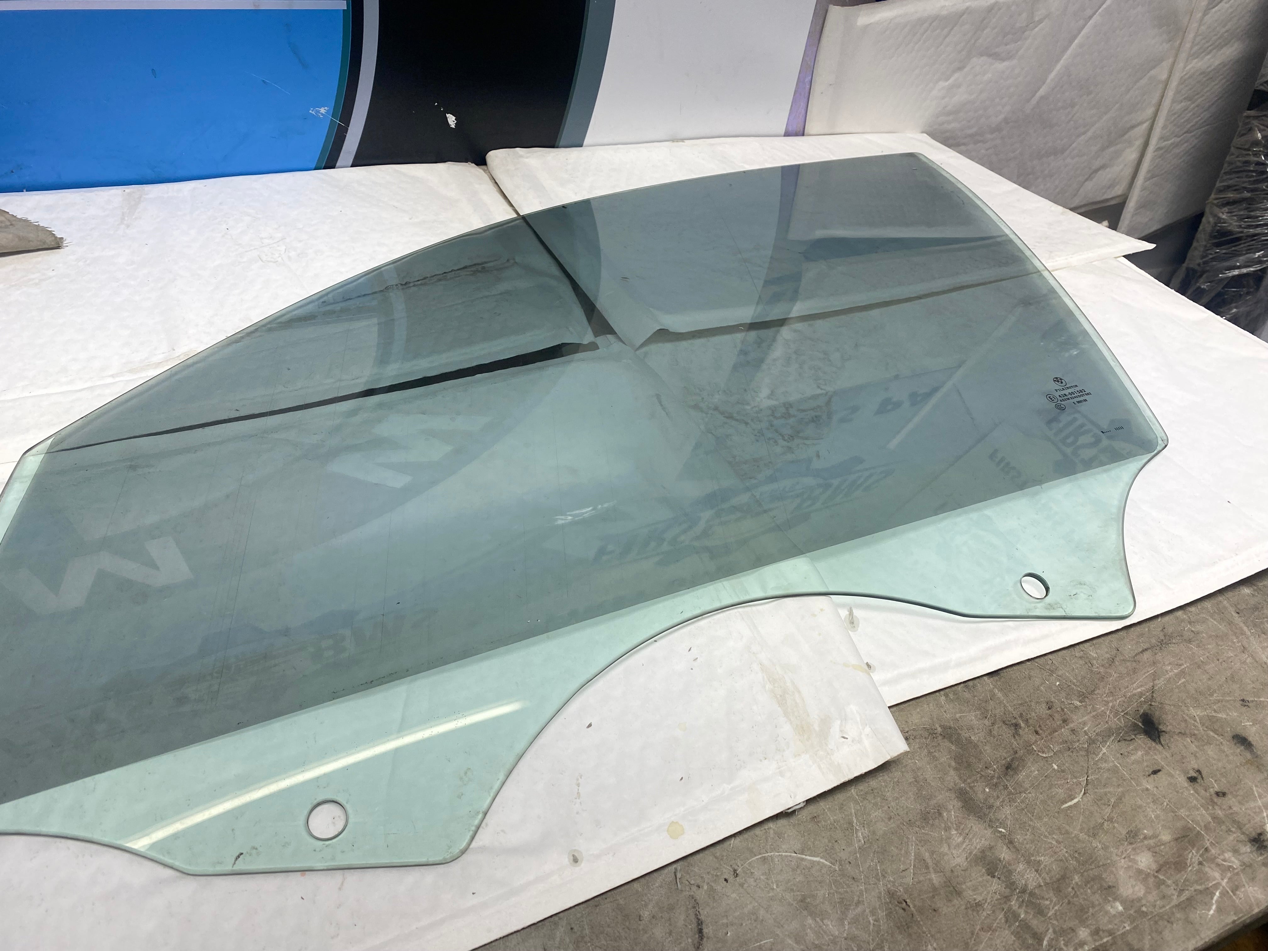 BMW 1 Series E87 Front Passenger Side Window Glass 2004–2011