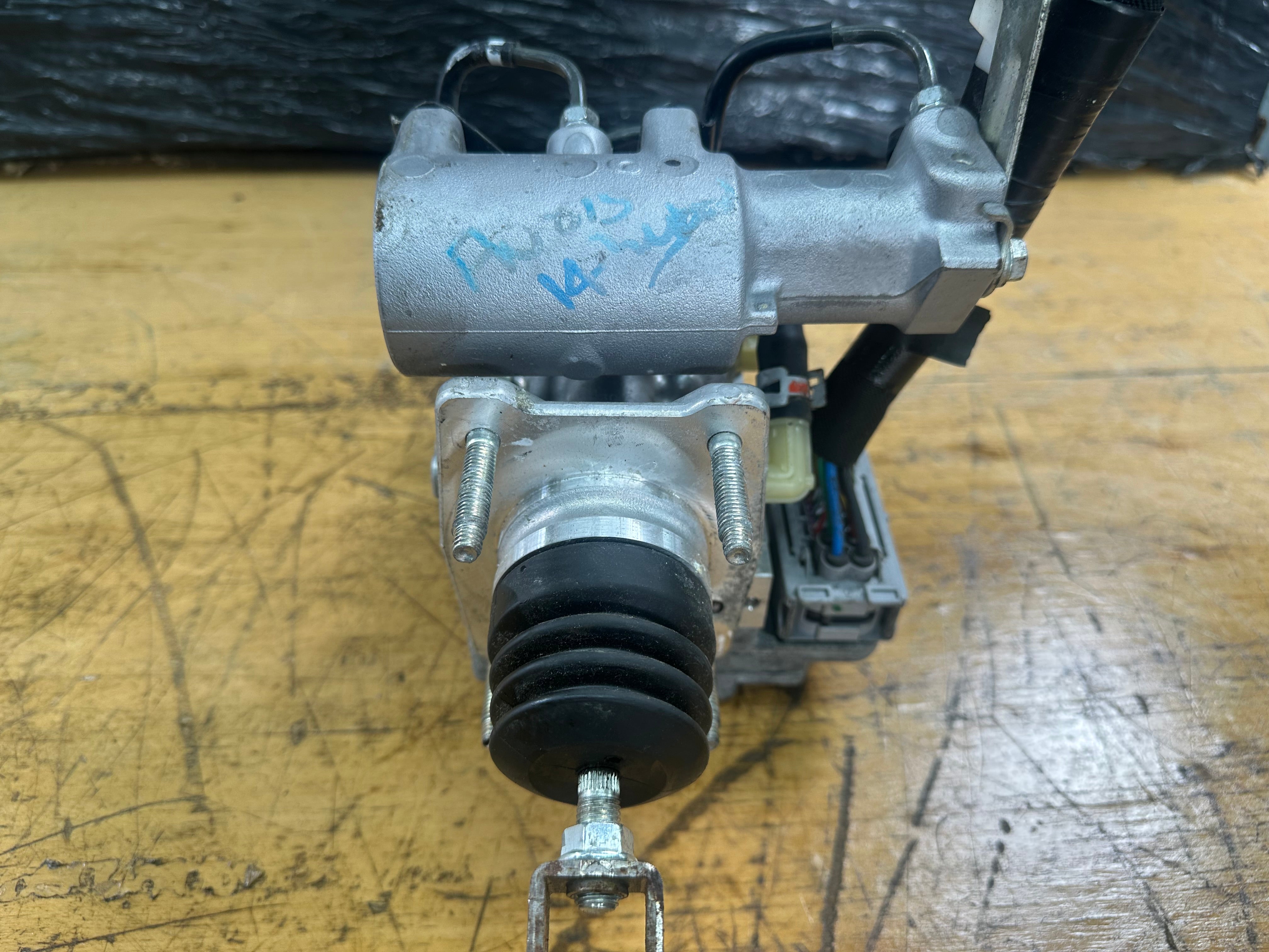 Toyota Auris 2014 Hybrid Estate ABS Brake Servo (47210-12160)