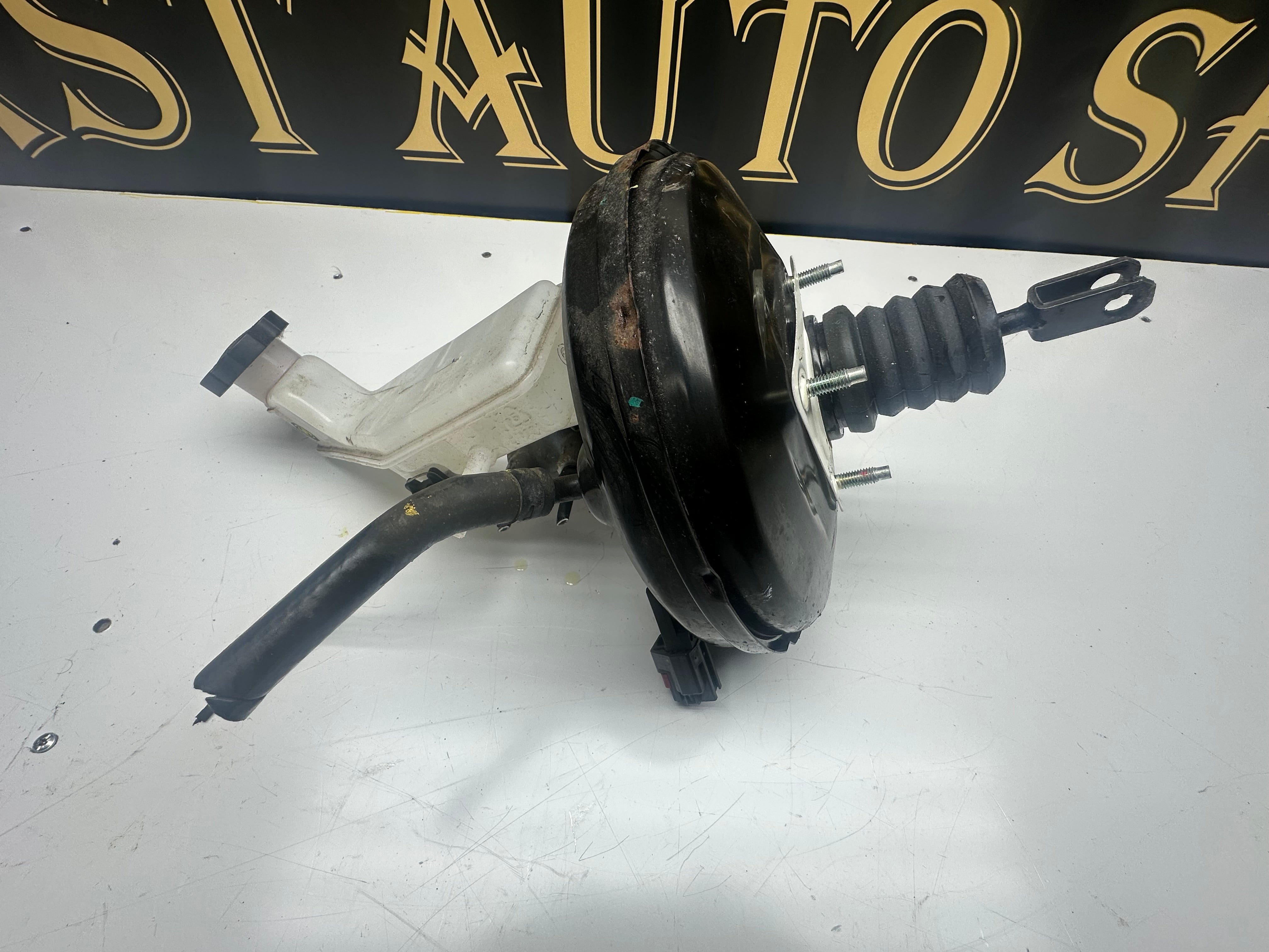 Hyundai i10 2016 Brake Master Cylinder with Servo (58500-B9982) (KBX30567)