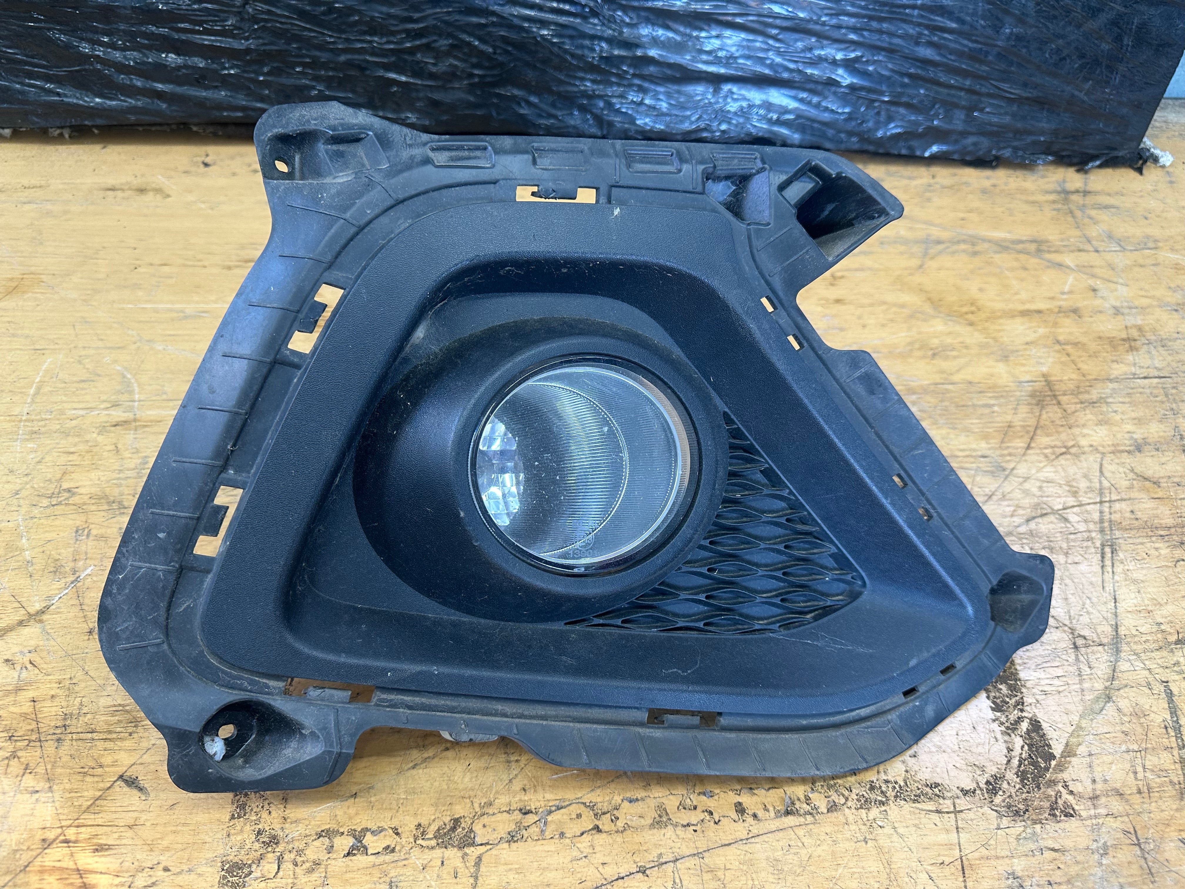 Hyundai I10 2014 Right drivers front Fog Light & Surround Trim (92202-B90)
