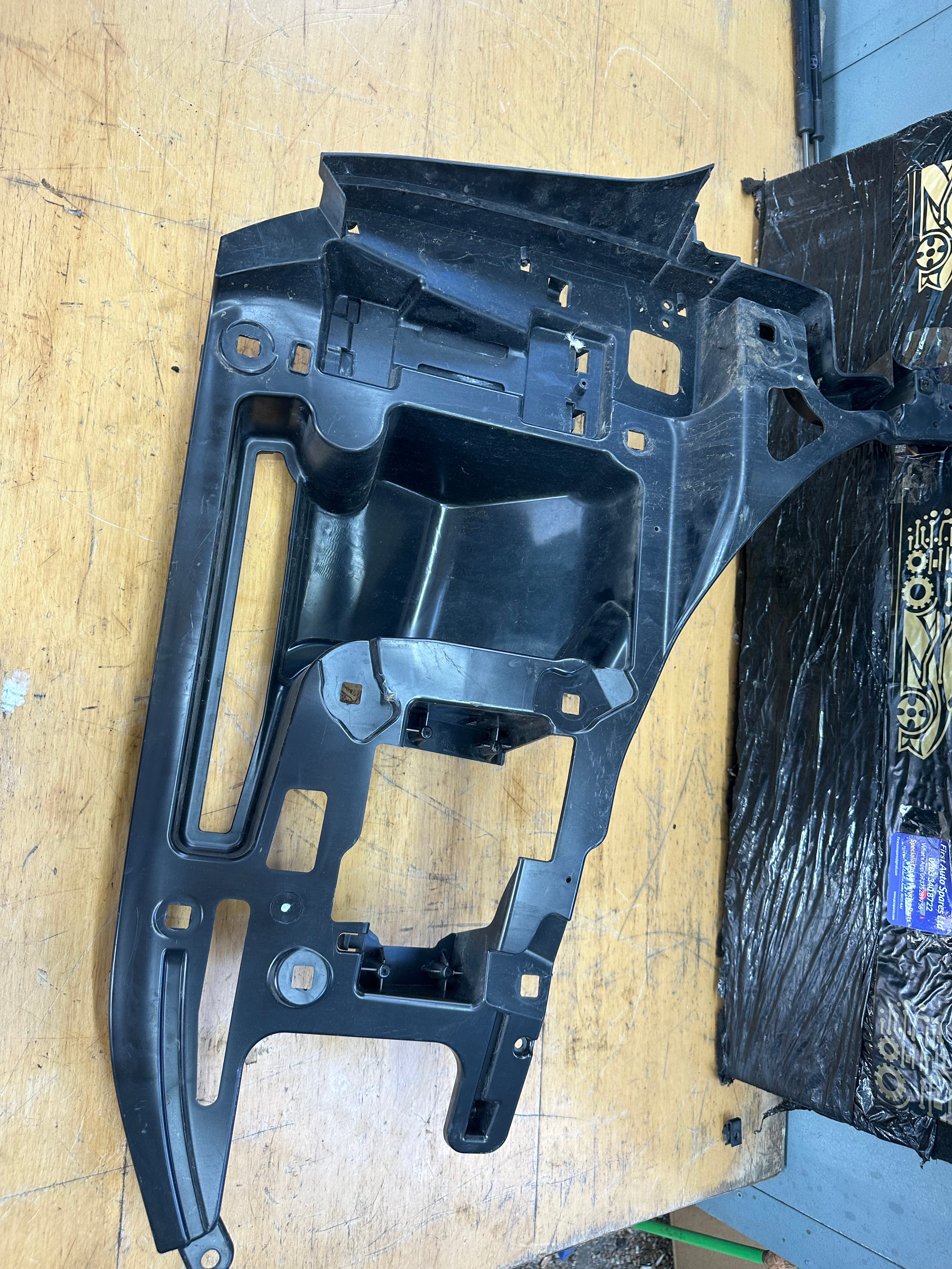 BMW i3 Panel Bracket Rear Right Support Panel Mounting (7296754)