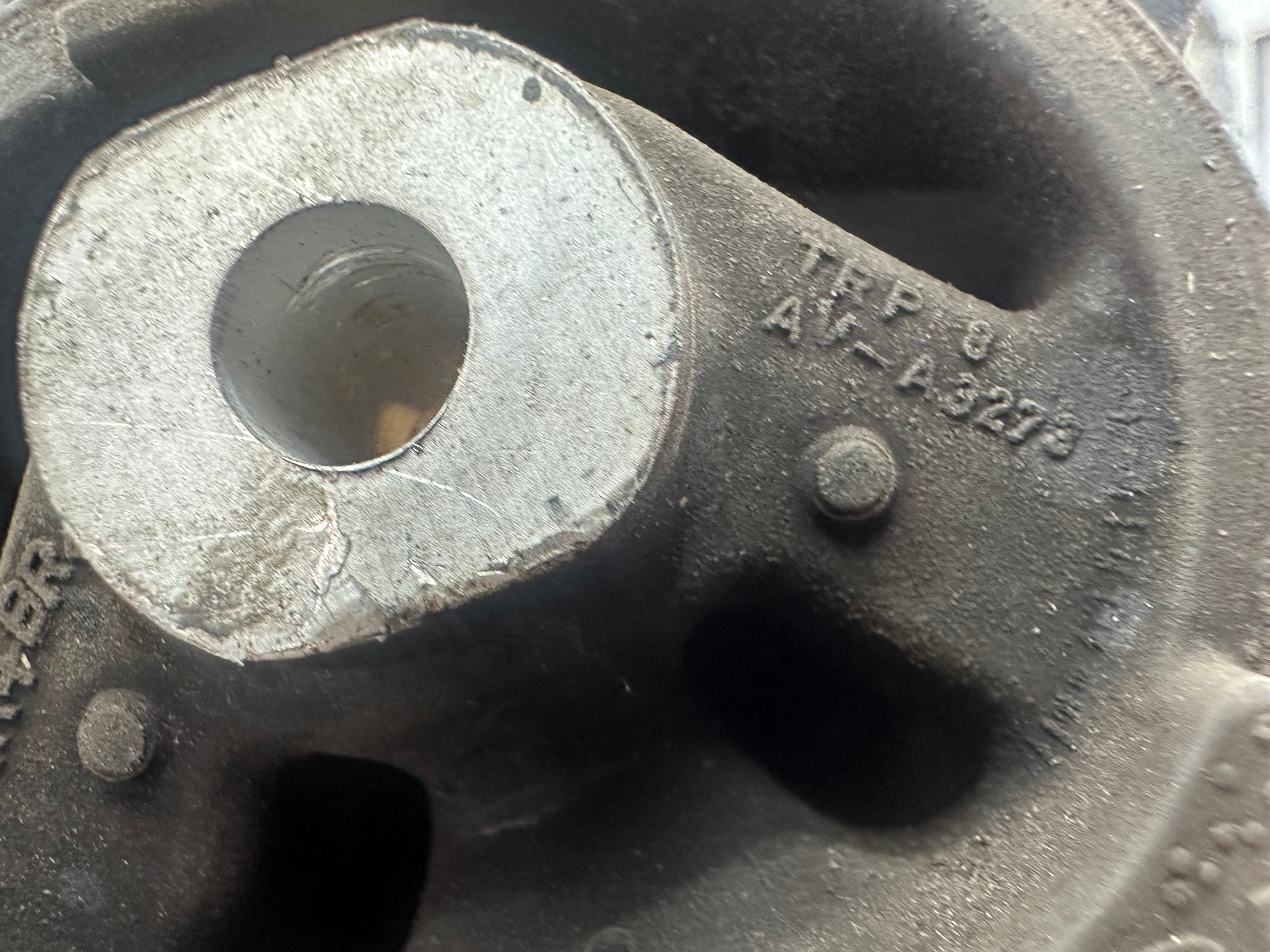 Toyota Auris 2014 Engine Mounting Left Front Hybrid Engine Mount