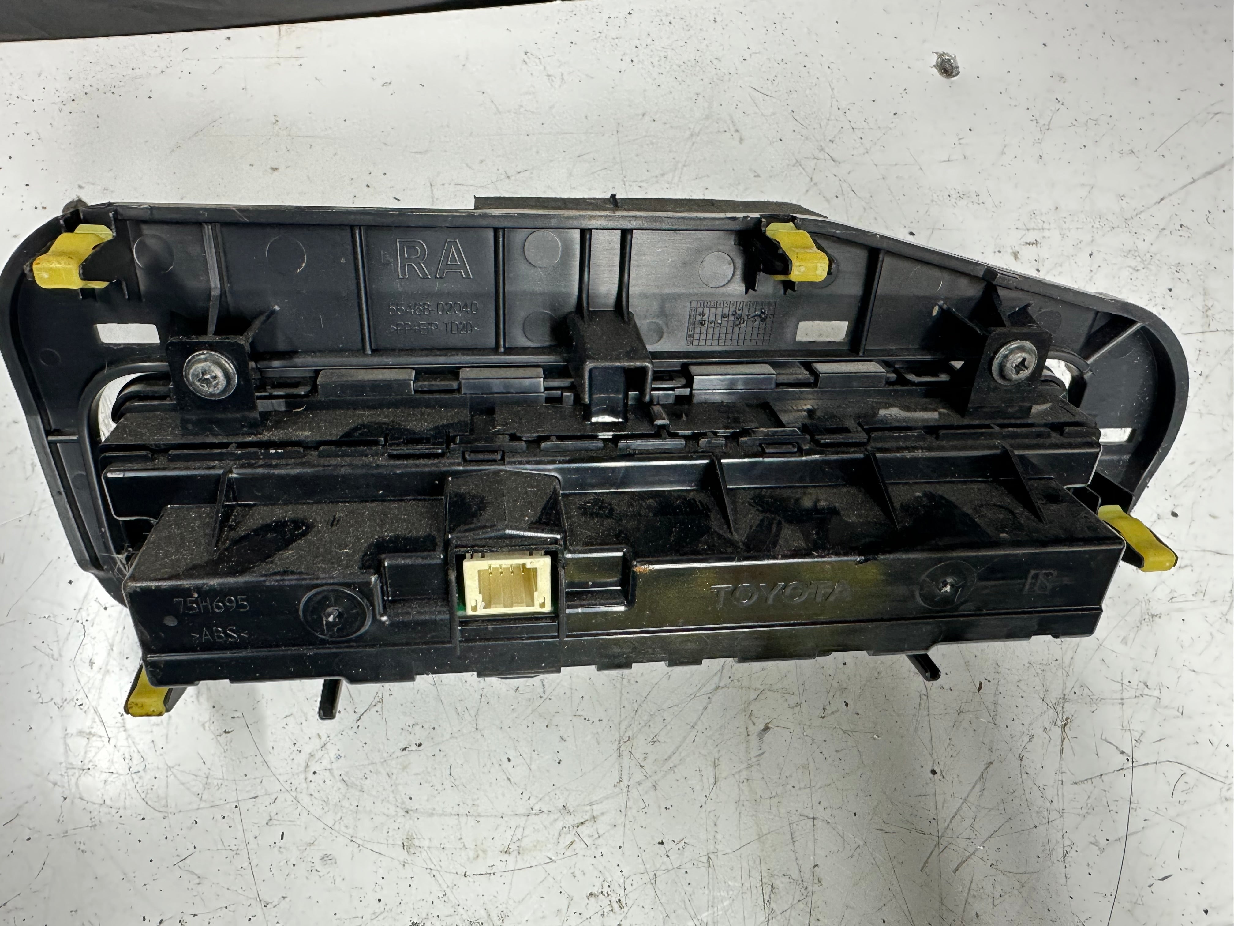 Toyota Auris Heater Control Panel (55468-02040) (75H695)