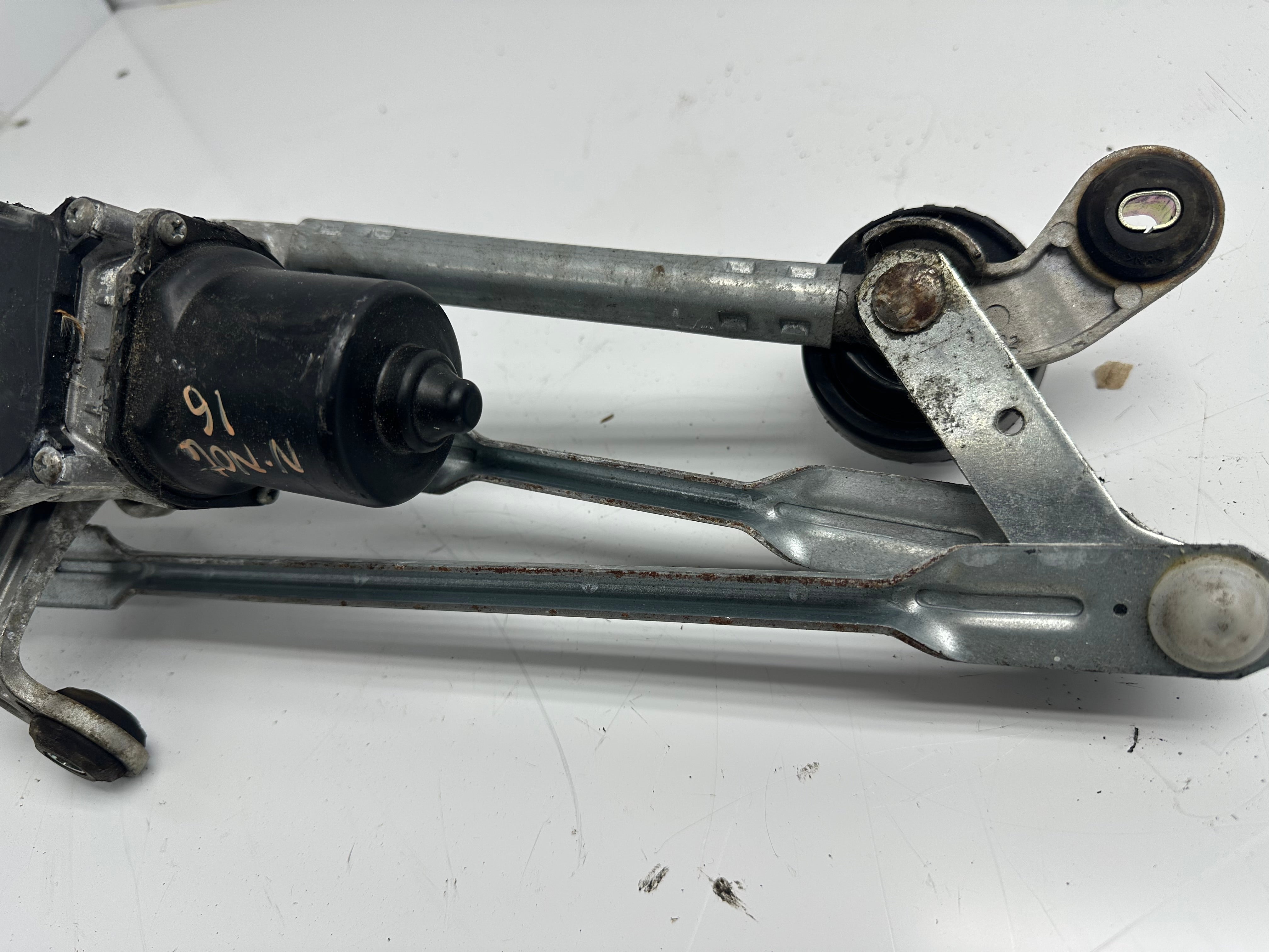 Nissan Note 2016 Front Wiper Motor & Linkage