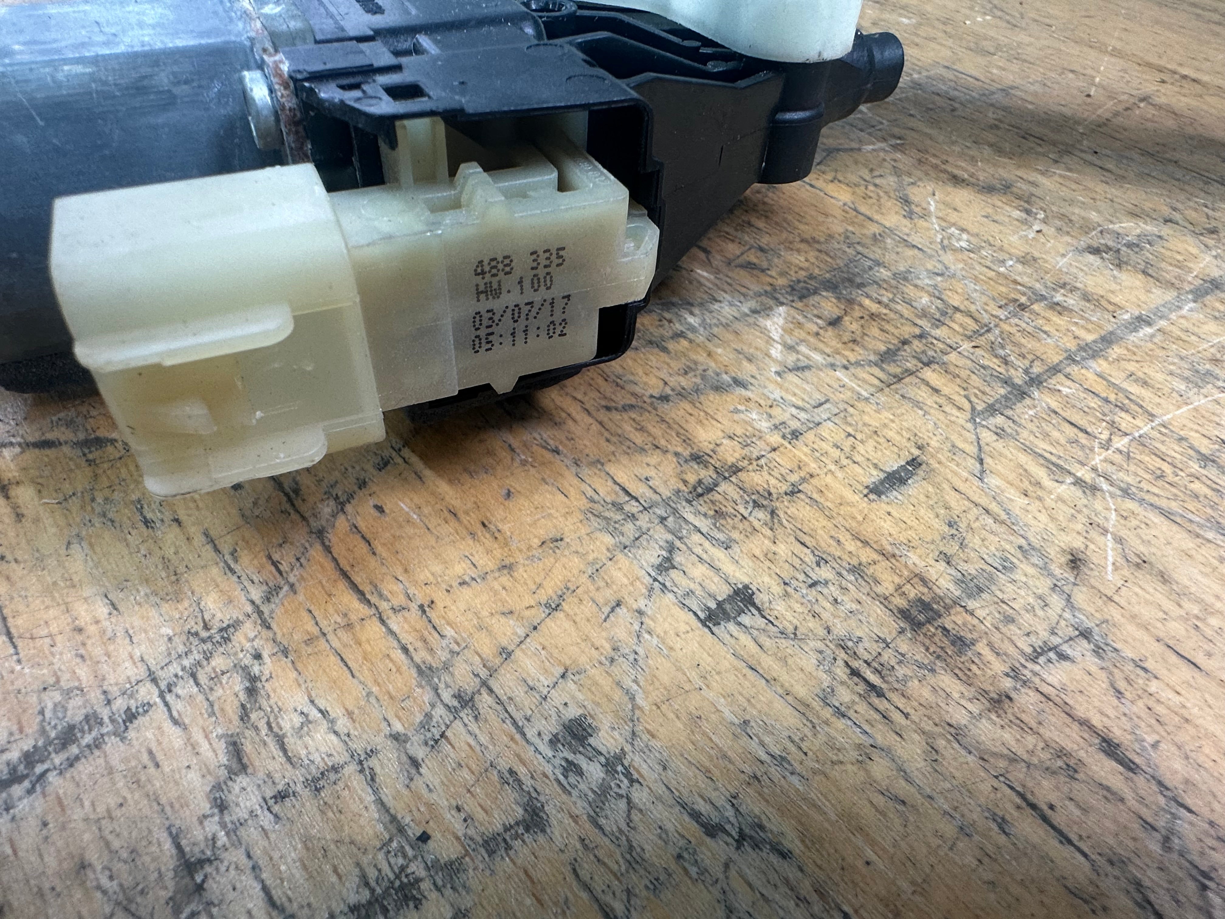 Range Rover Sport Right Driver’s Front O/S/F Window Regulator (0130822783)