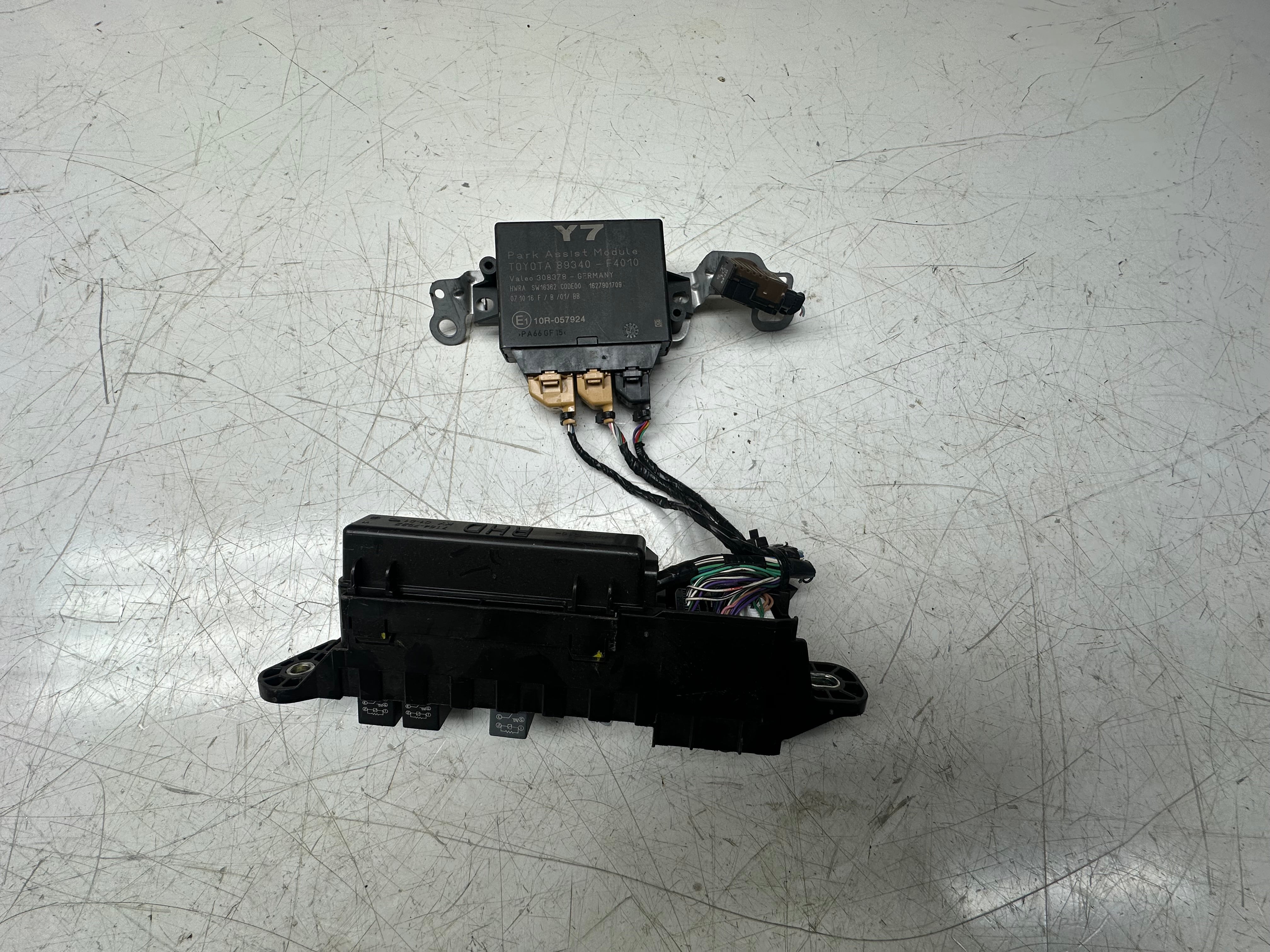 Toyota C-HR 2016-23 Parking Assist Control Unit (89340F4010) Hybrid Fuse Box (71547922)