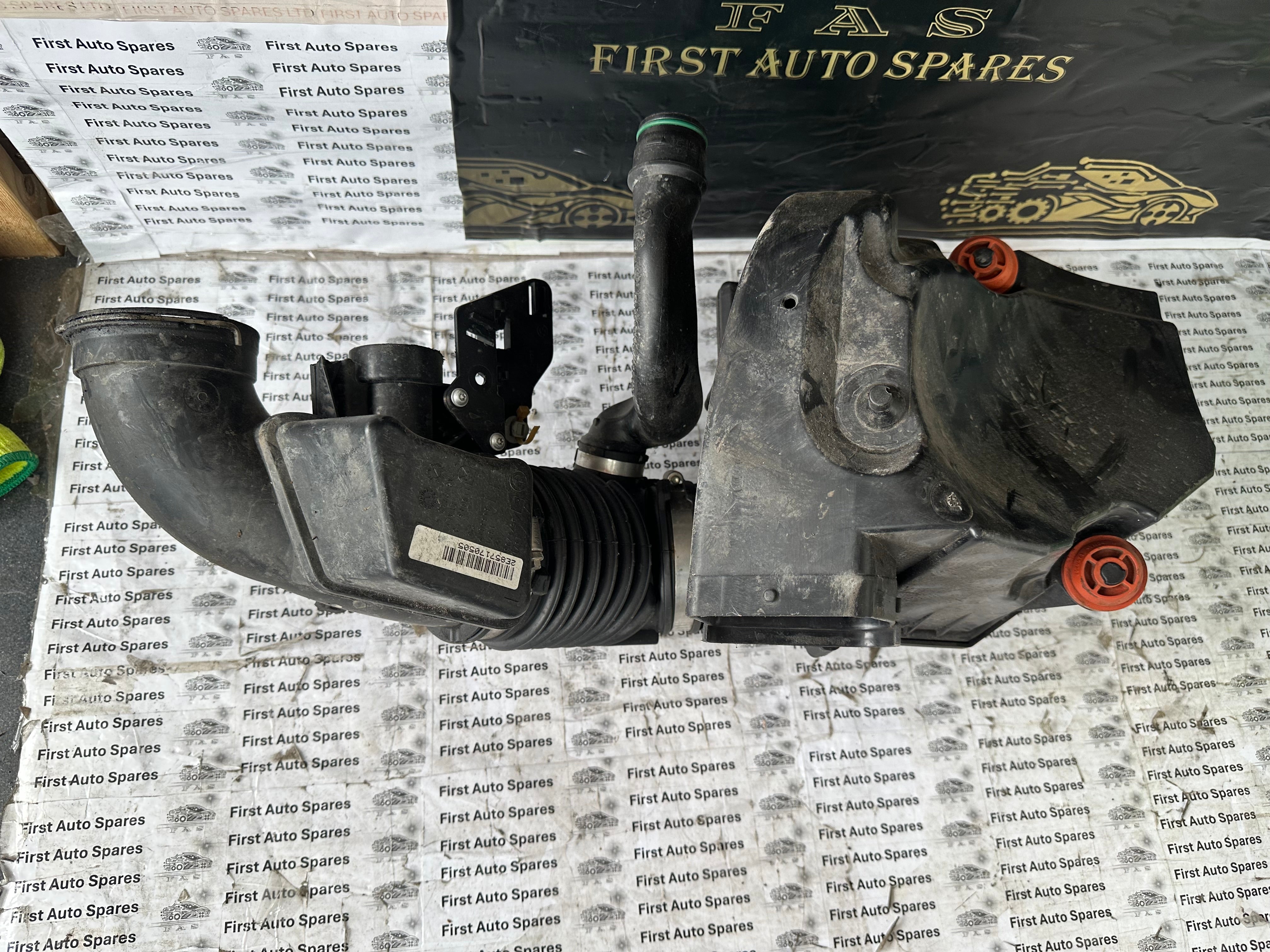 BMW G-Series Intake Silencer with Air Intake Pipe (8620945-04) (8571705)