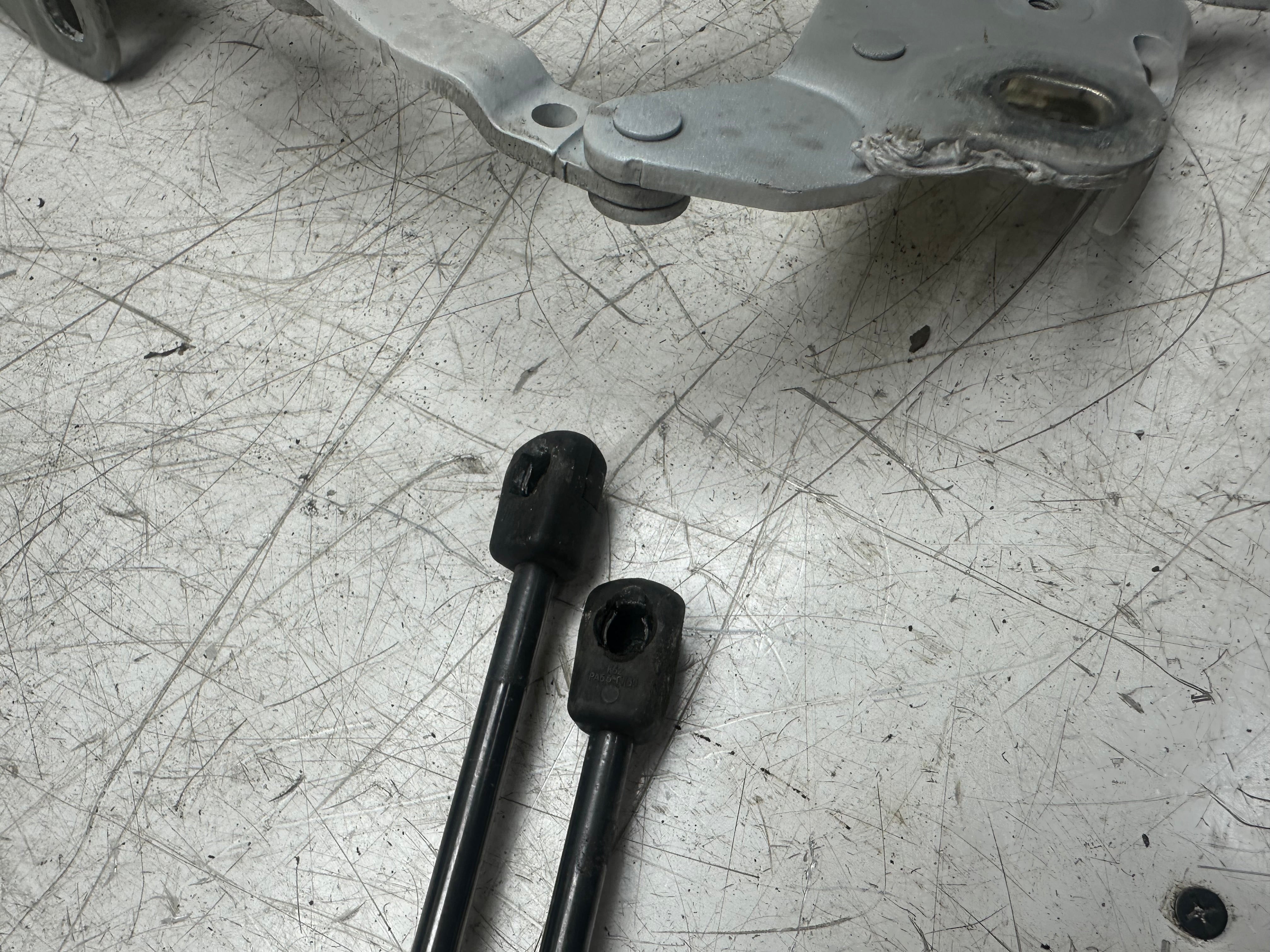 BMW 1 / 3 Series F20 F30 Pair Bonnet Hinges R&L (7239415) (7239416)