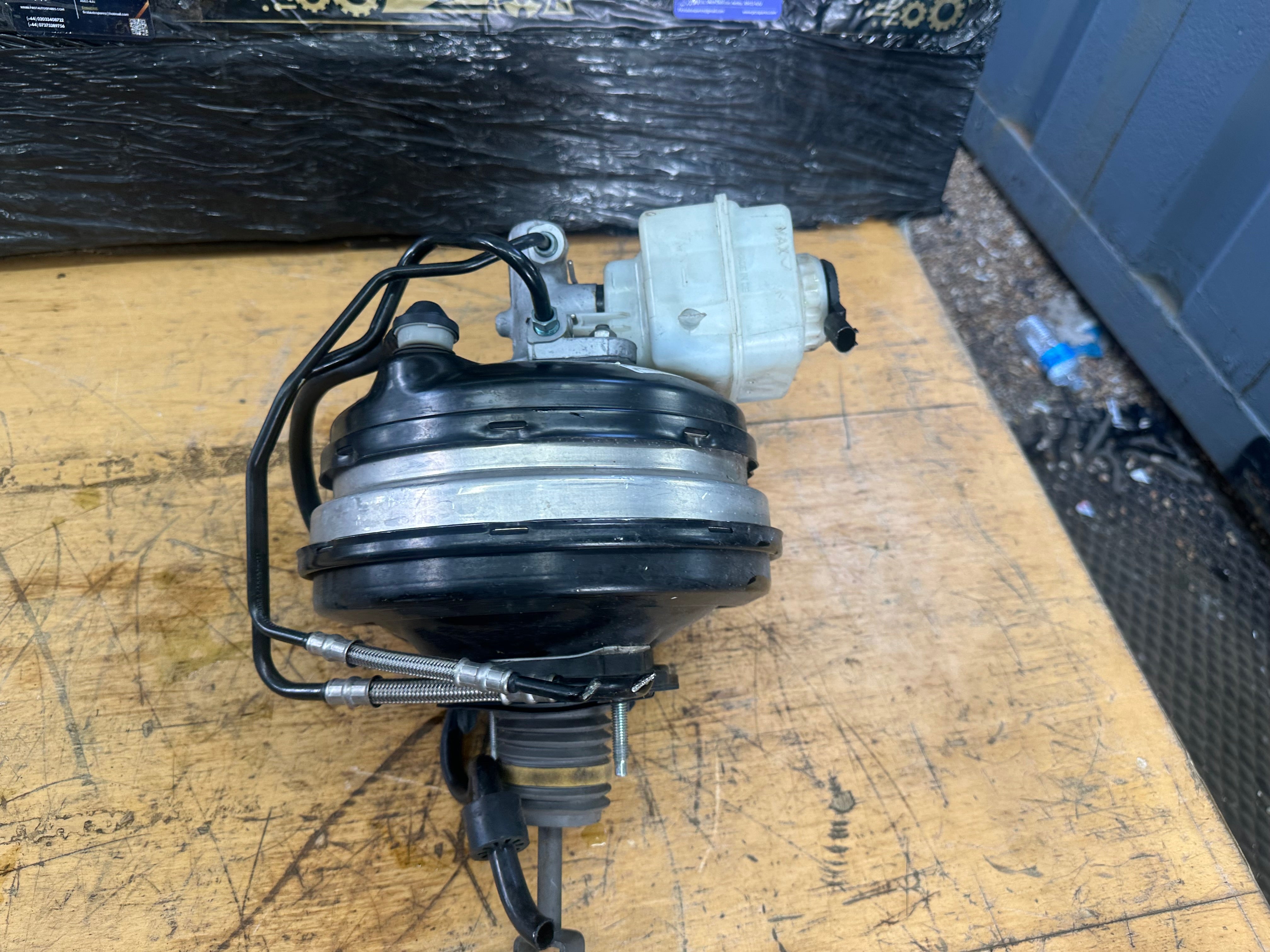 BMW 5 Series F10 2016 Brake Servo and Master Cylinder (296796726 03)