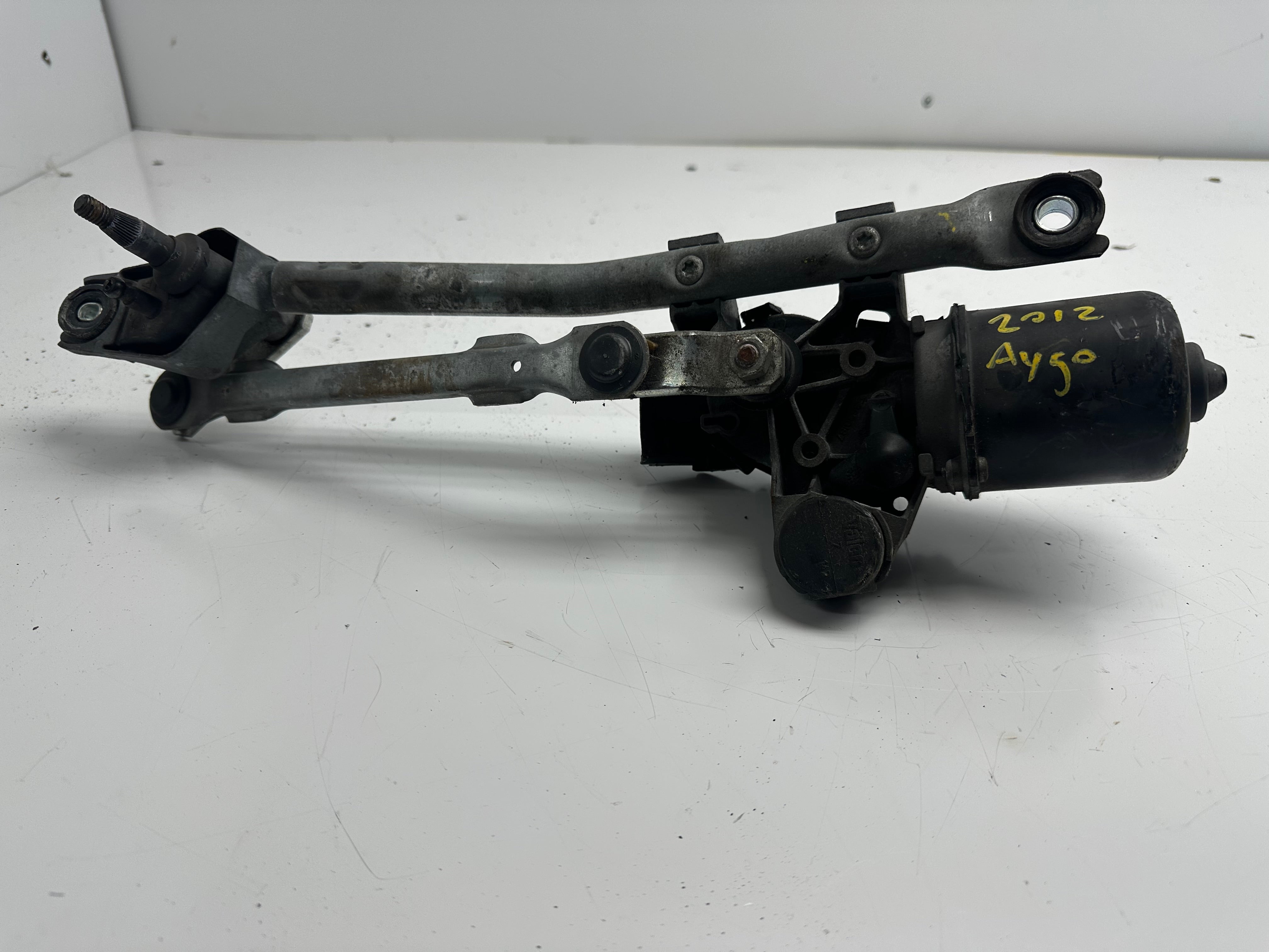 Toyota Aygo 2012 Front Wiper Motor & Linkage (53630187) (PA-66GF15)