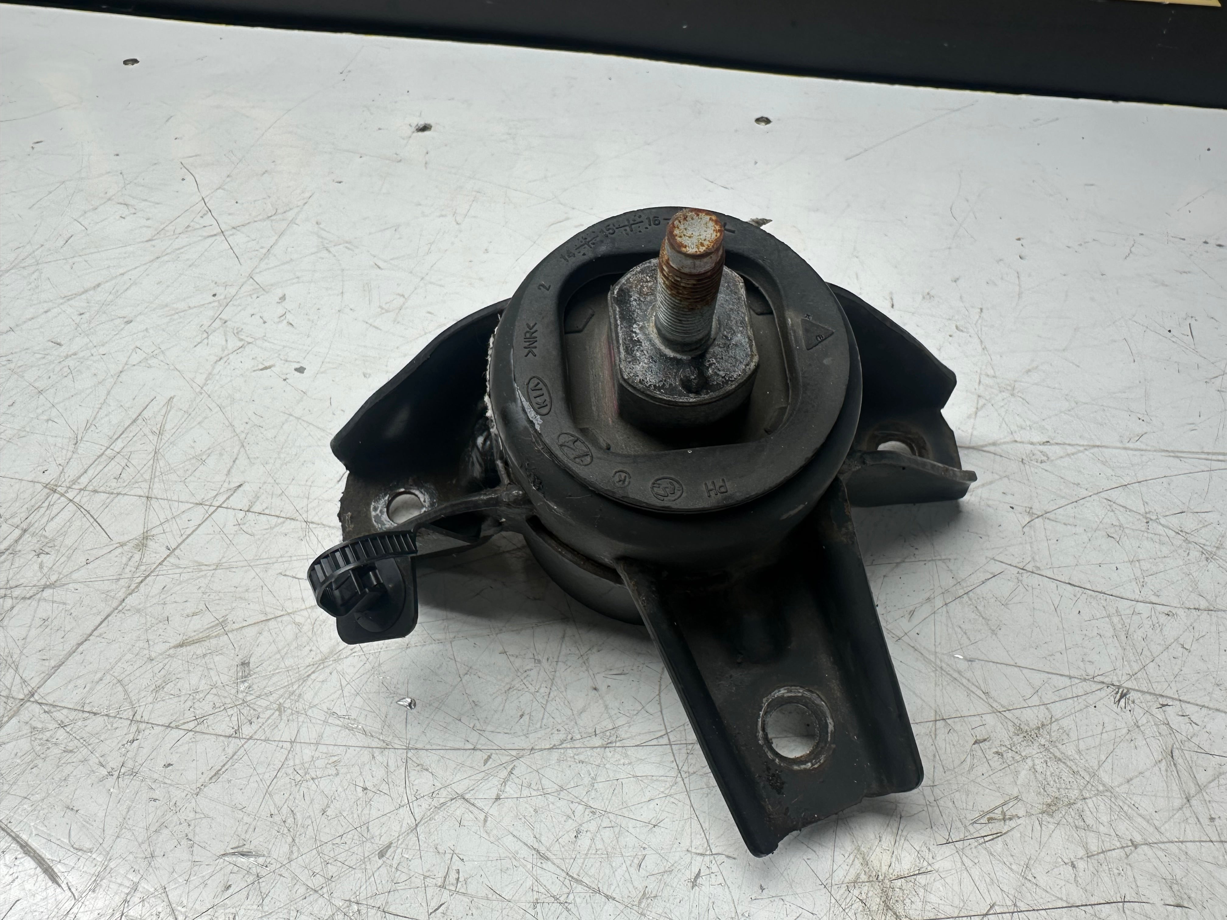 Hyundai i10 2017–2019 Engine Mount Right Side (21810B4000)